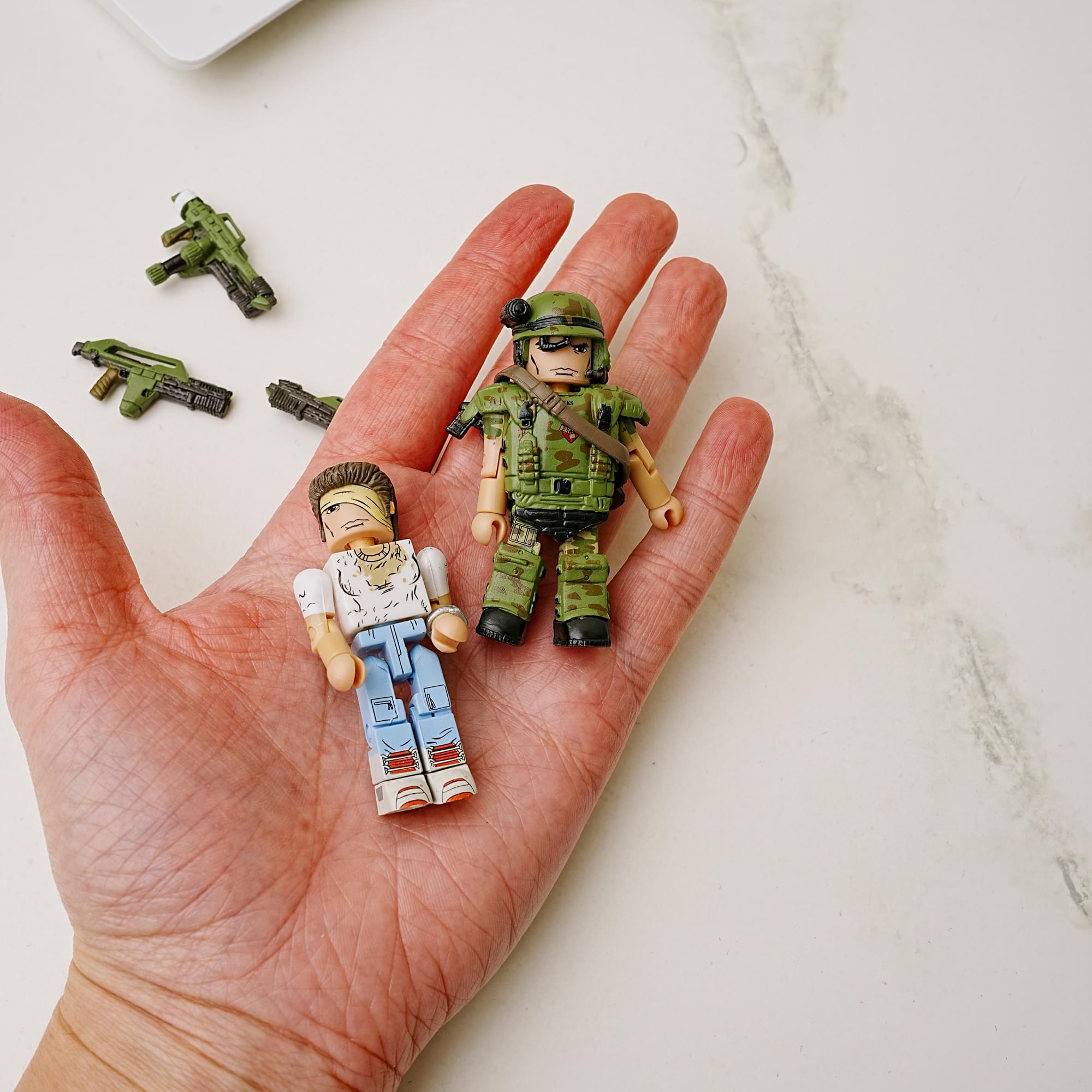 Aliens Cpl. Hicks & Rescue Mission Ripley 2-Pack Series 1 Minimates