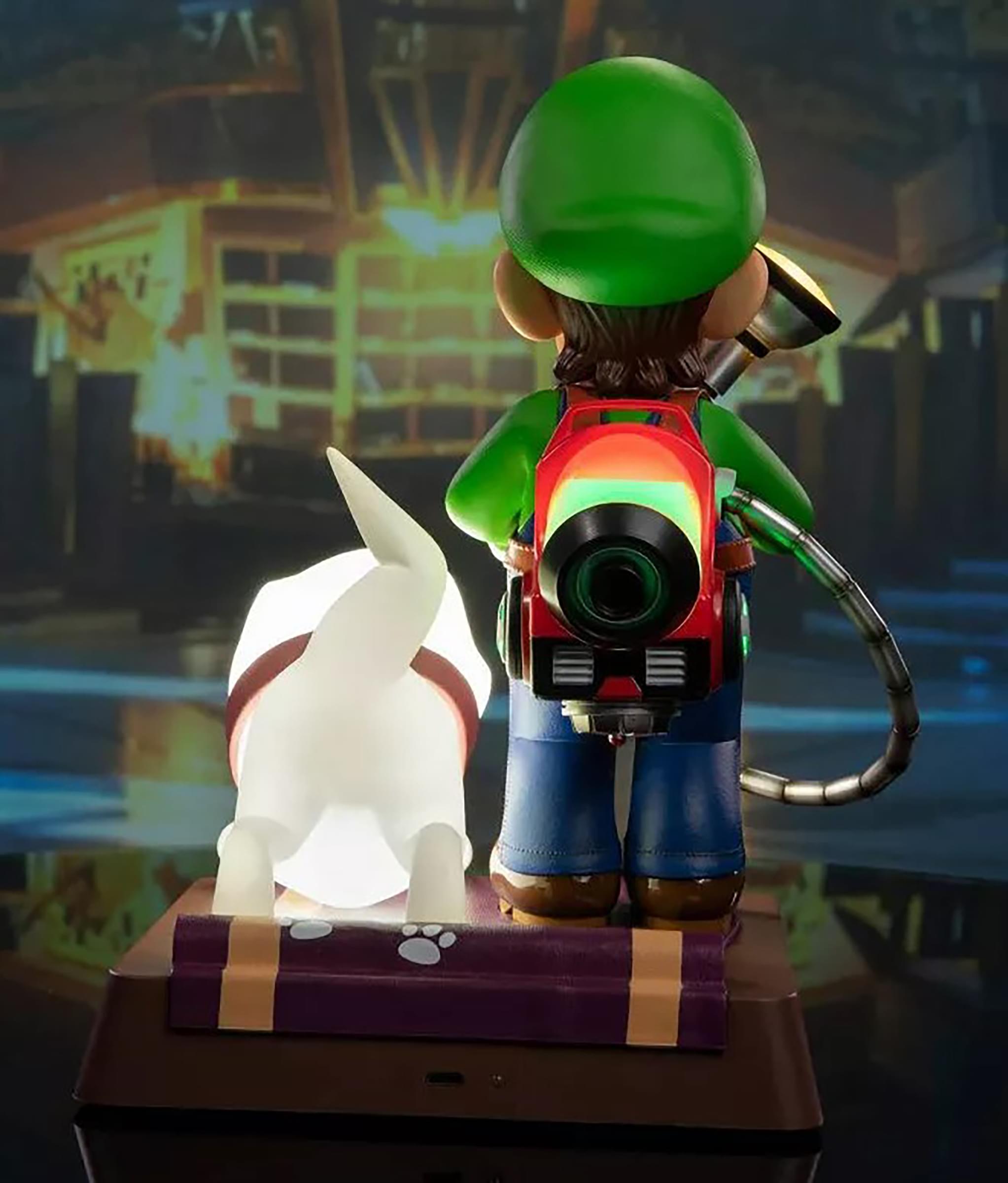 Luigis Mansion 3 Luigi and Polterpup 9-Inch PVC Collector Edition Statue