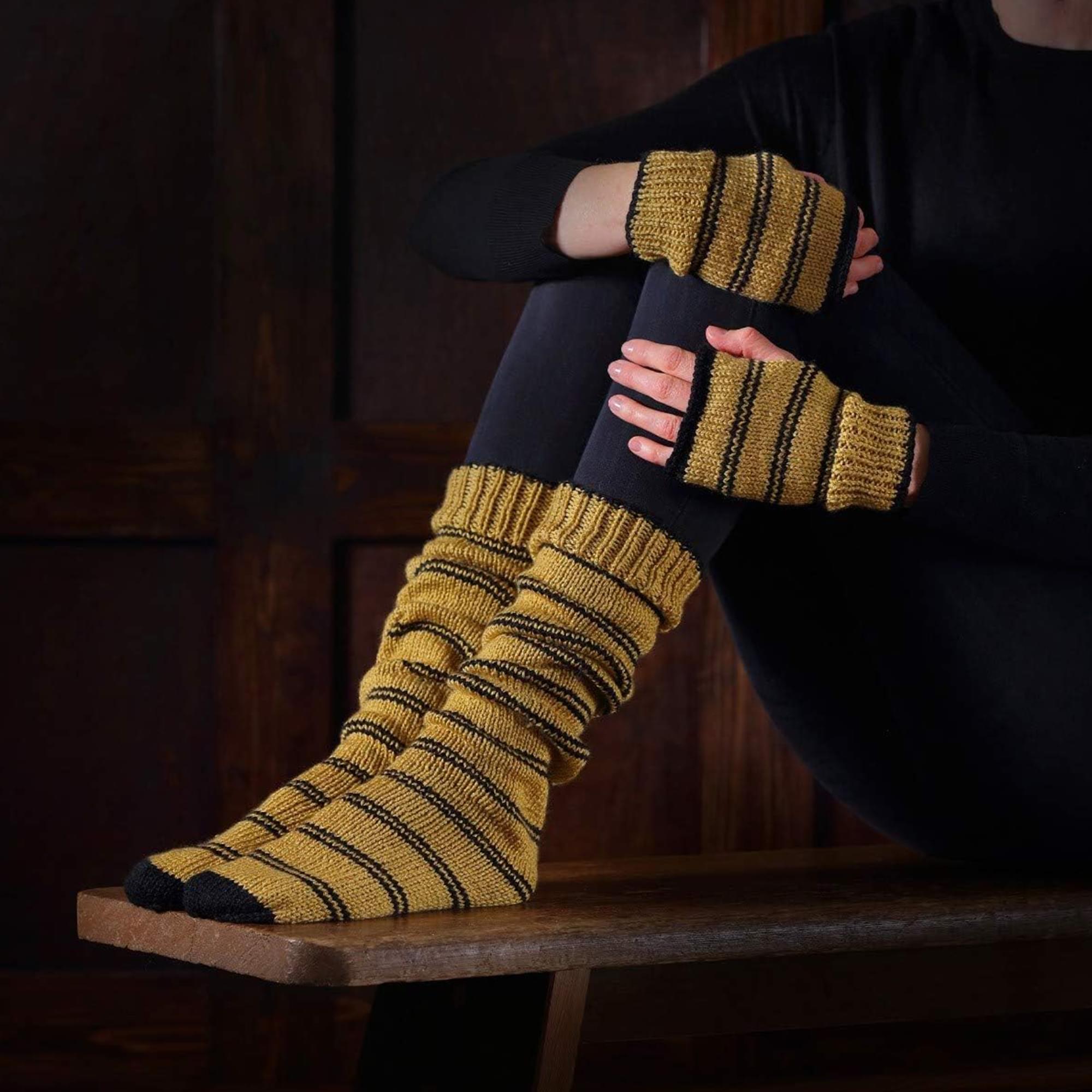 Eaglemoss Harry Potter Knit Craft Set Mittens & Slouch Socks Hufflepuff