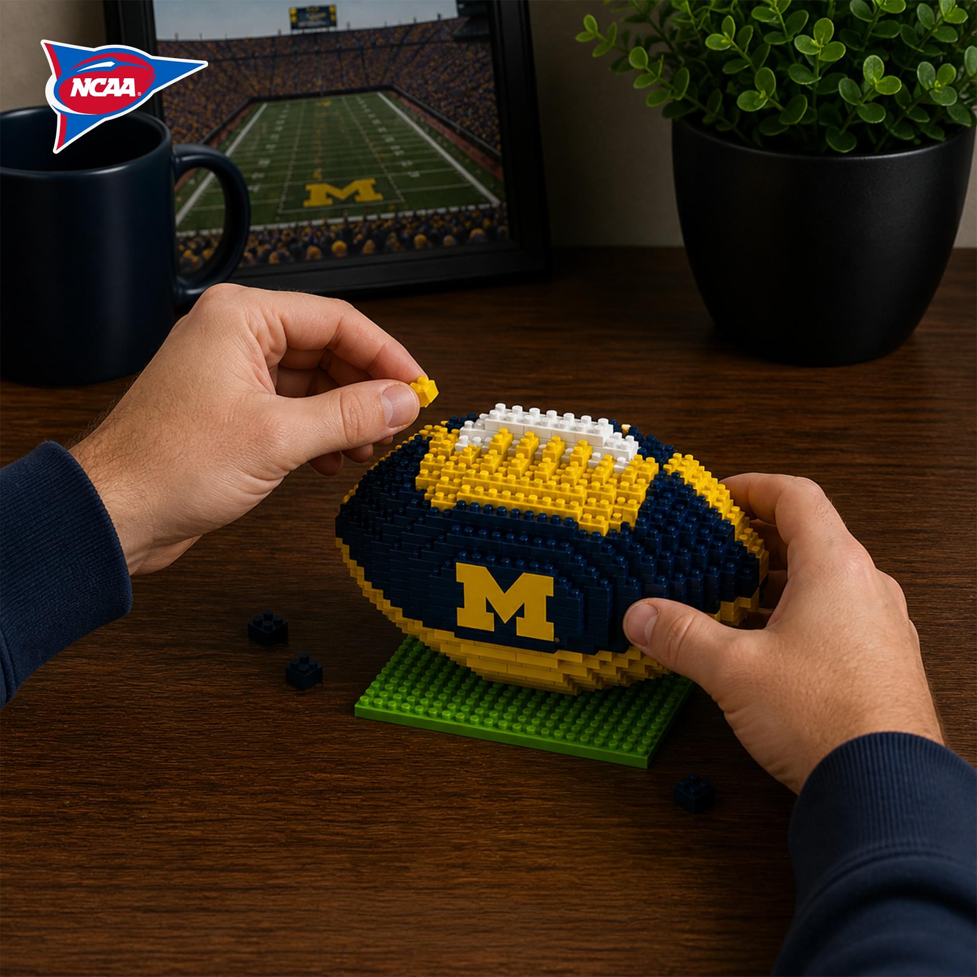 Michigan Wolverines NCAA Brxlz Football 704-Piece Building Block Set
