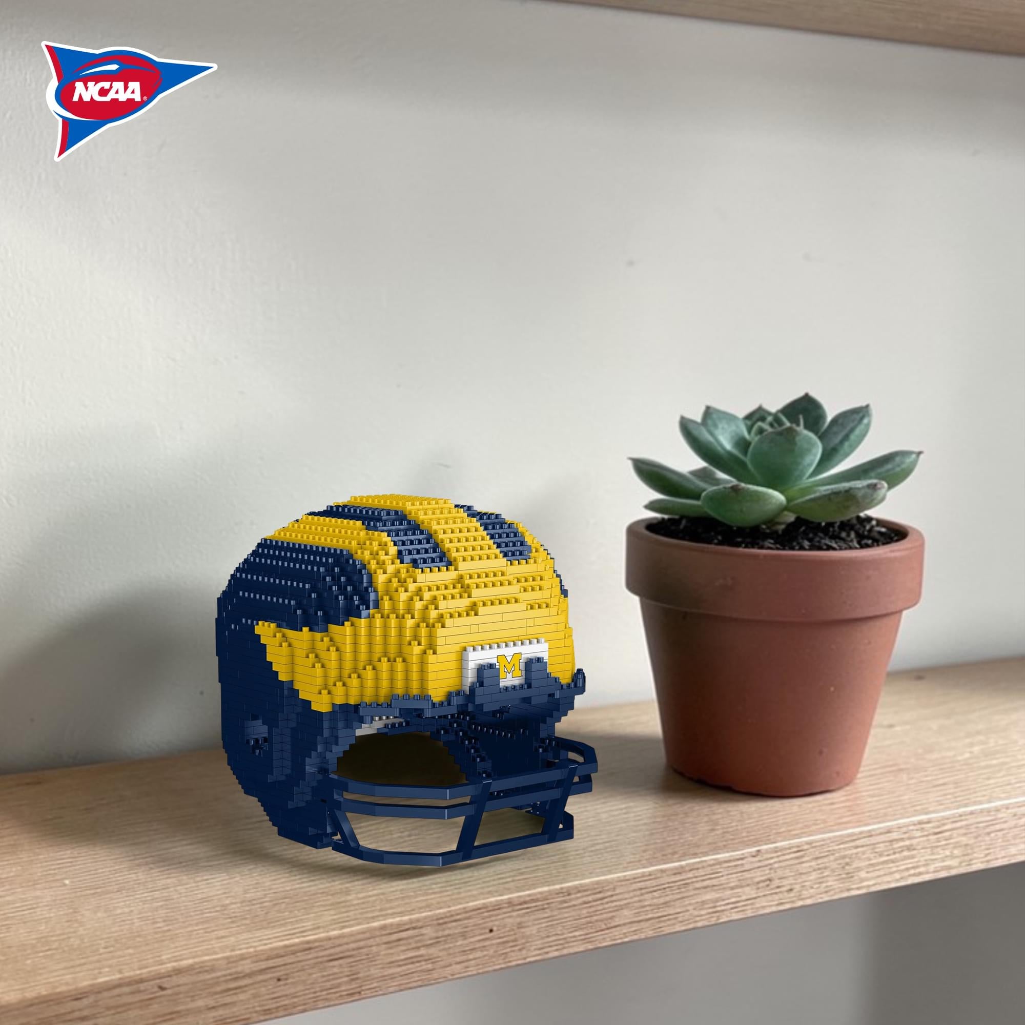 Michigan Wolverines NCAA BRXLZ Replica Helmet 1170 Piece Building Block Set