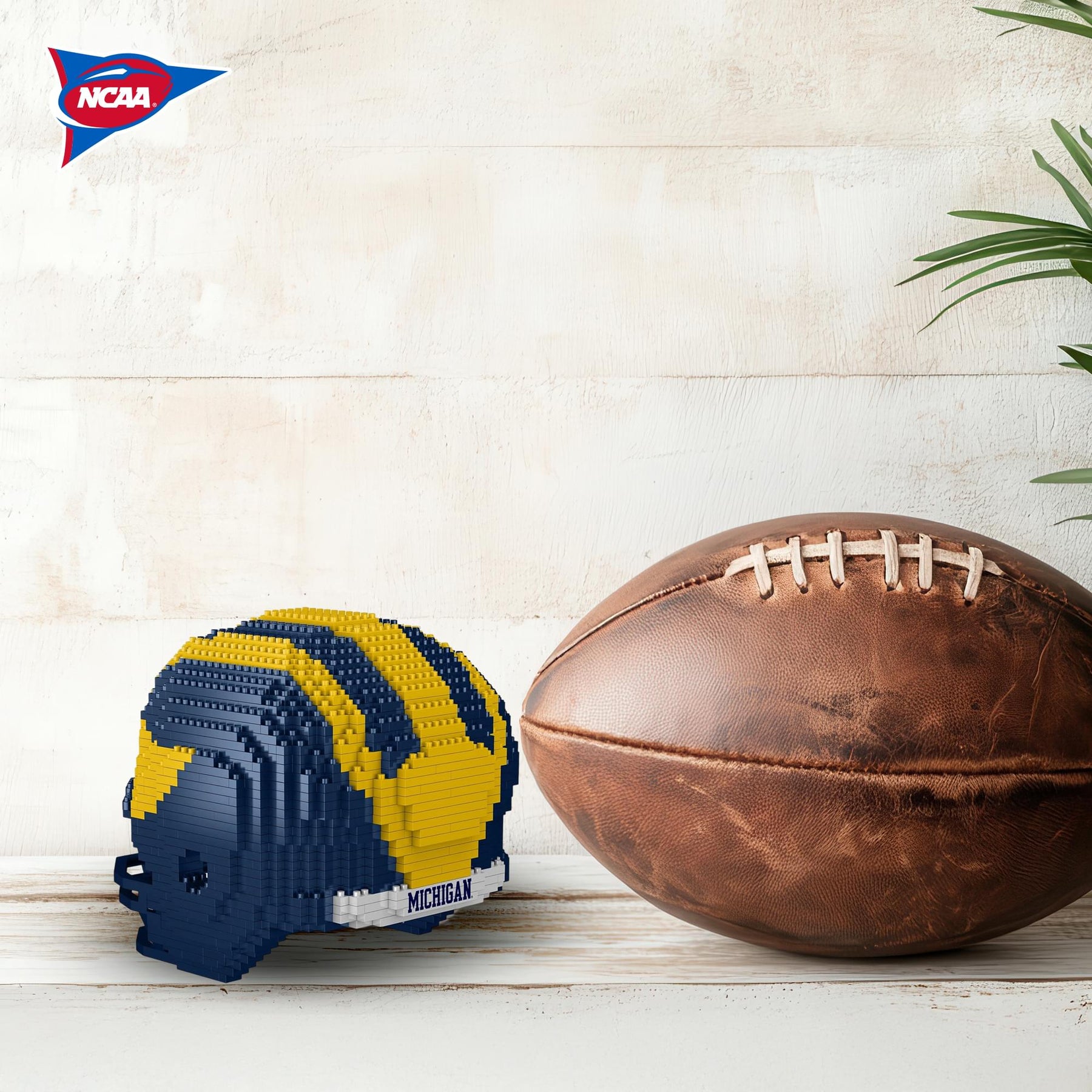 Michigan Wolverines NCAA BRXLZ Replica Helmet 1170 Piece Building Block Set