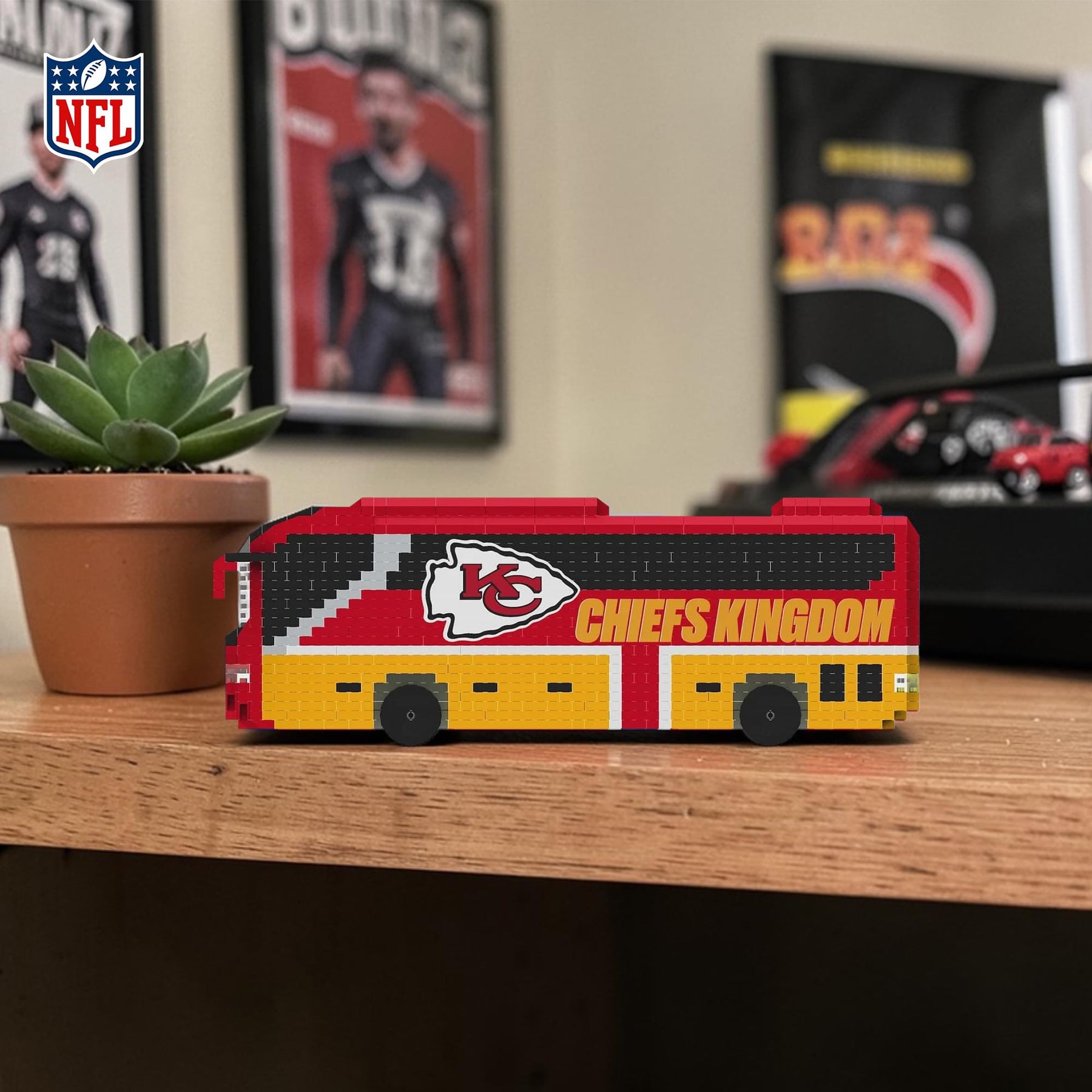 Kansas City Chiefs NFL BRXLZ Team Bus 1236-Piece Building Block Set