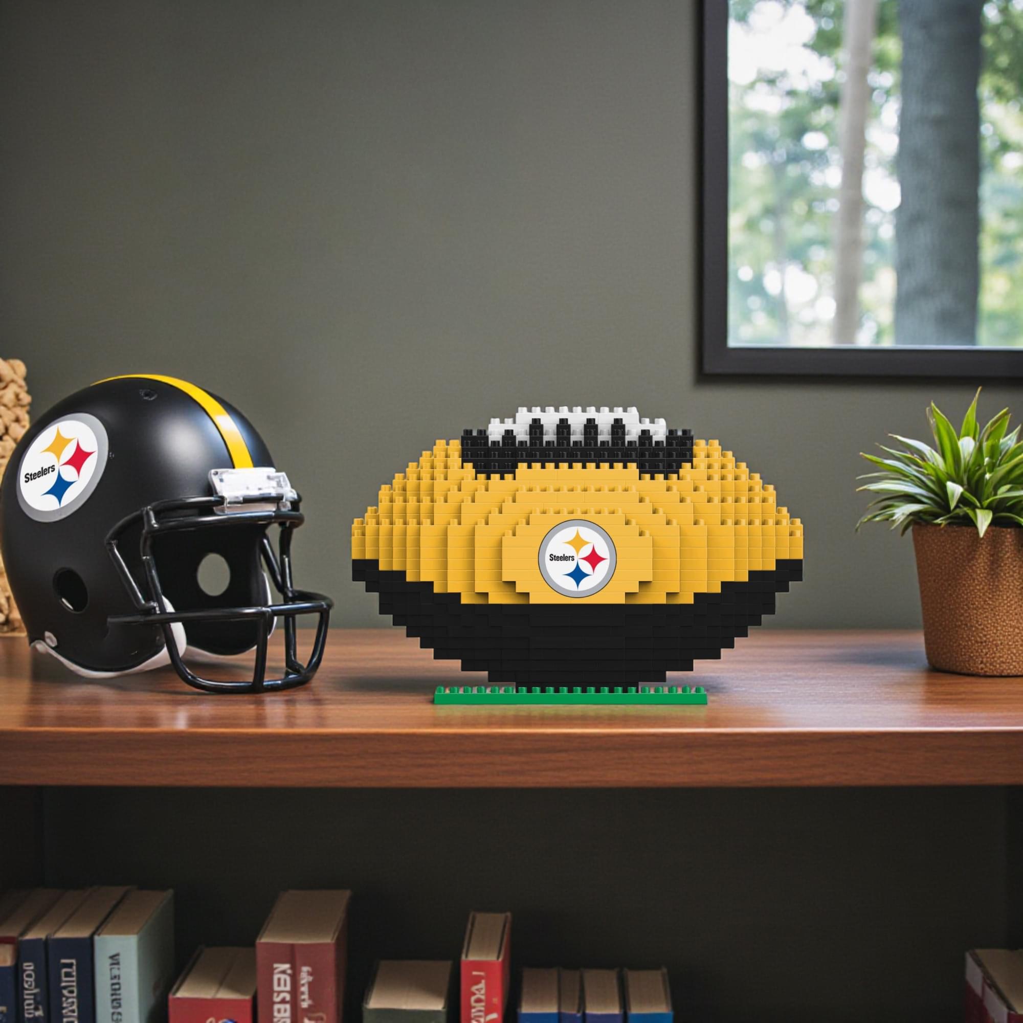 Pittsburgh Steelers NFL BRXLZ Football 704-Piece Building Block Set