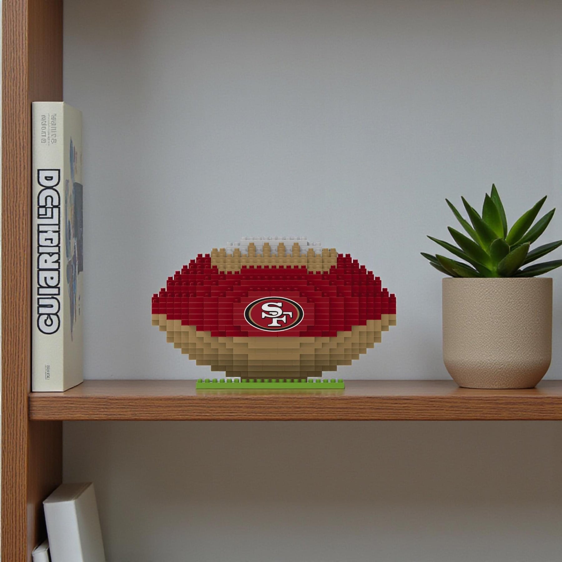San Francisco 49ers NFL BRXLZ Football 704-Piece Building Block Set