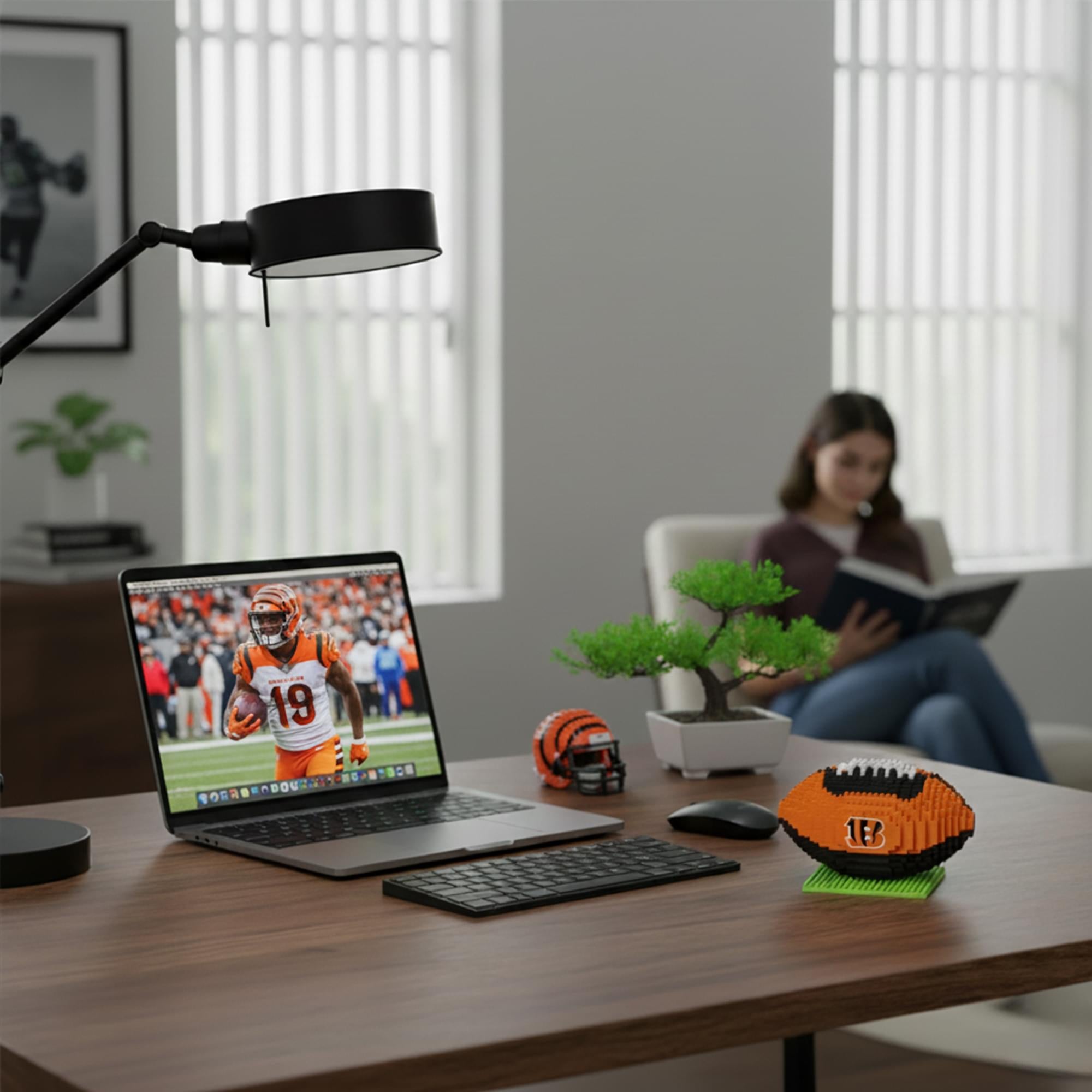 Cincinnati Bengals NFL BRXLZ Football 704-Piece Building Block Set