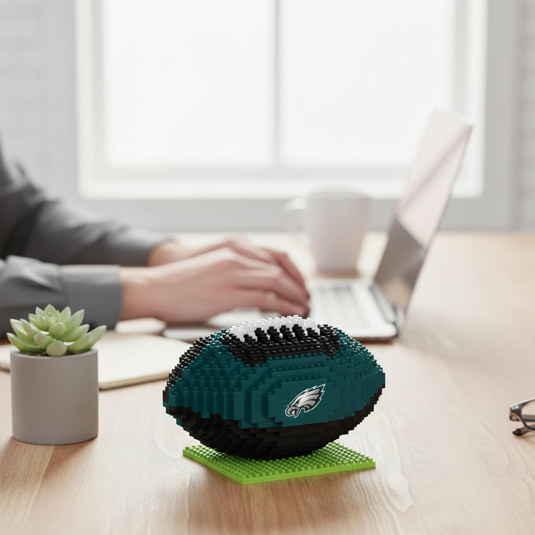 Philadelphia Eagles NFL BRXLZ Football 704-Piece Building Block Set