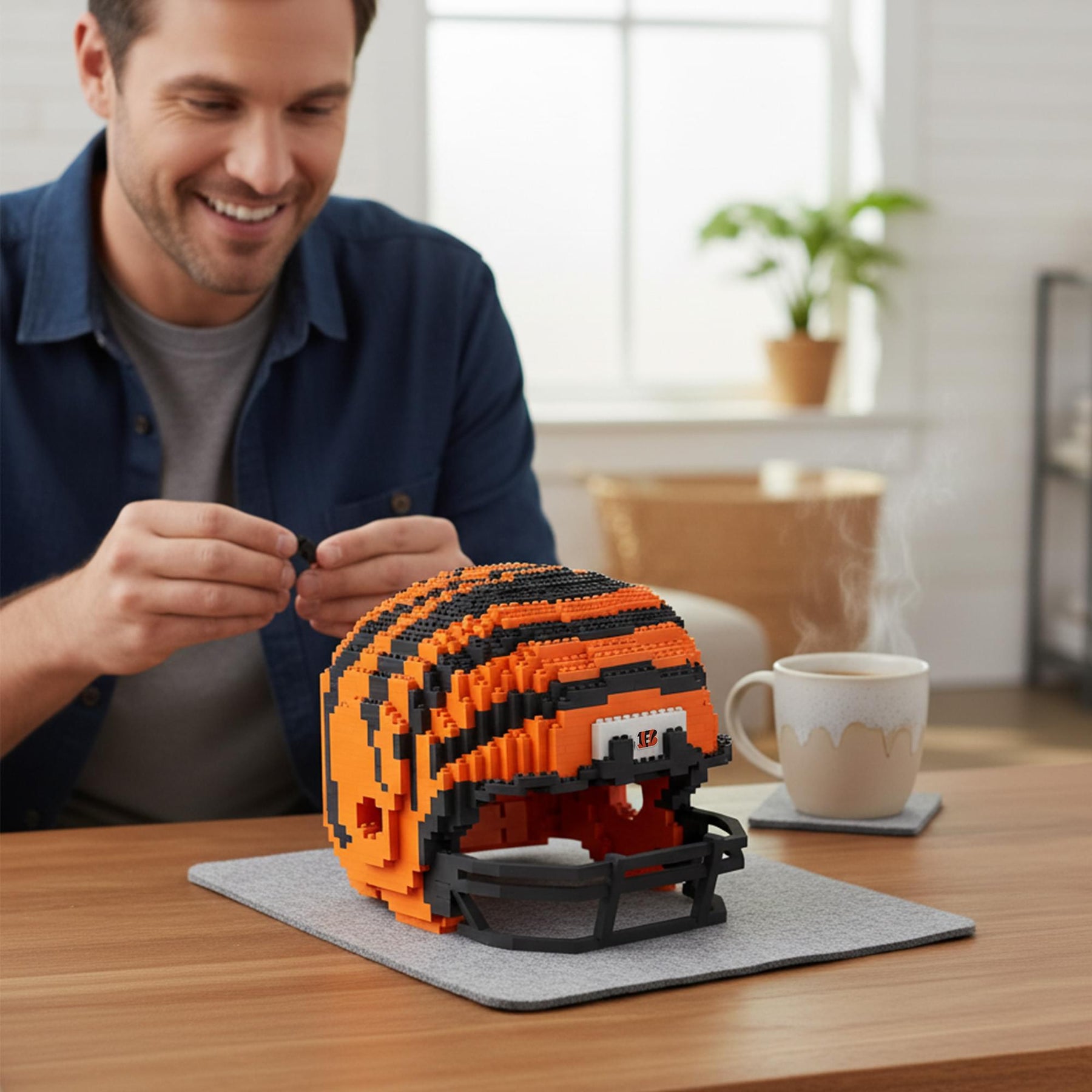 Cincinnati Bengals NFL FOCO BRXLZ Helmet Building Block Set