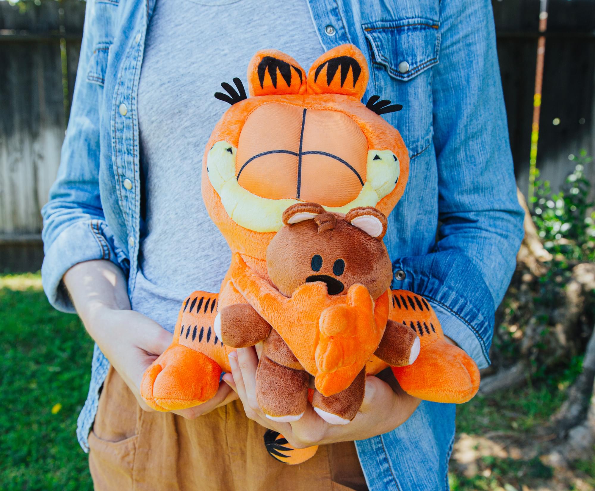 Garfield Holding Pooky 12-Inch Collector Plush