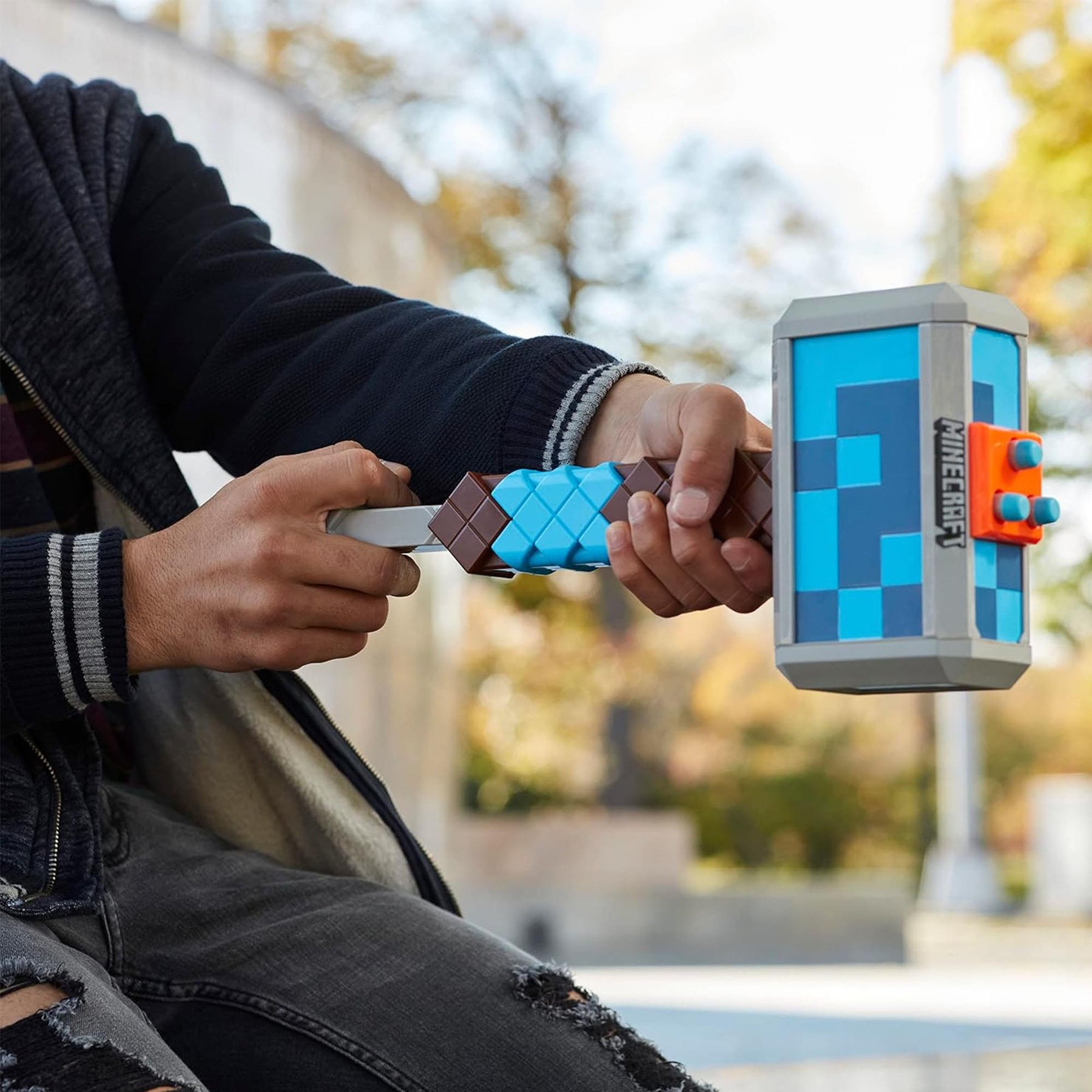 Minecraft Nerf Stormlander Dart-Blasting Hammer