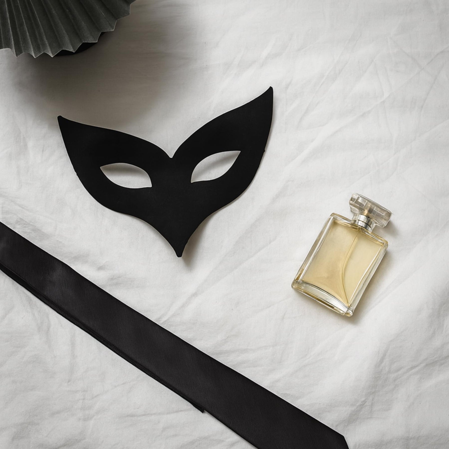 Black Pointed Mystique Mask (Half)