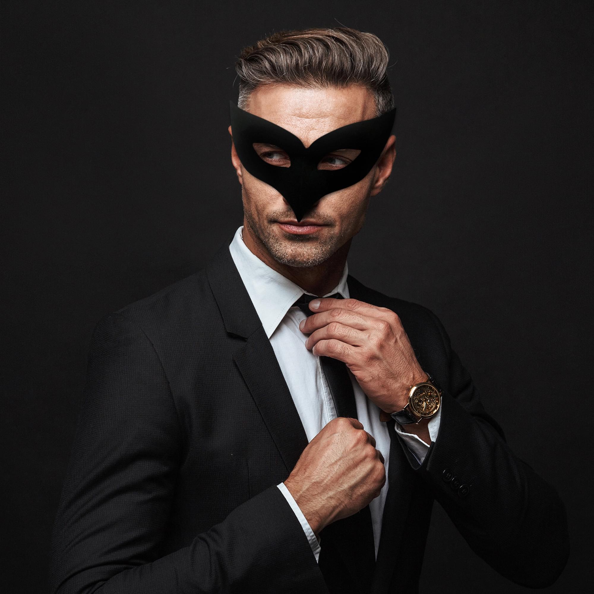 Black Pointed Mystique Mask (Half)