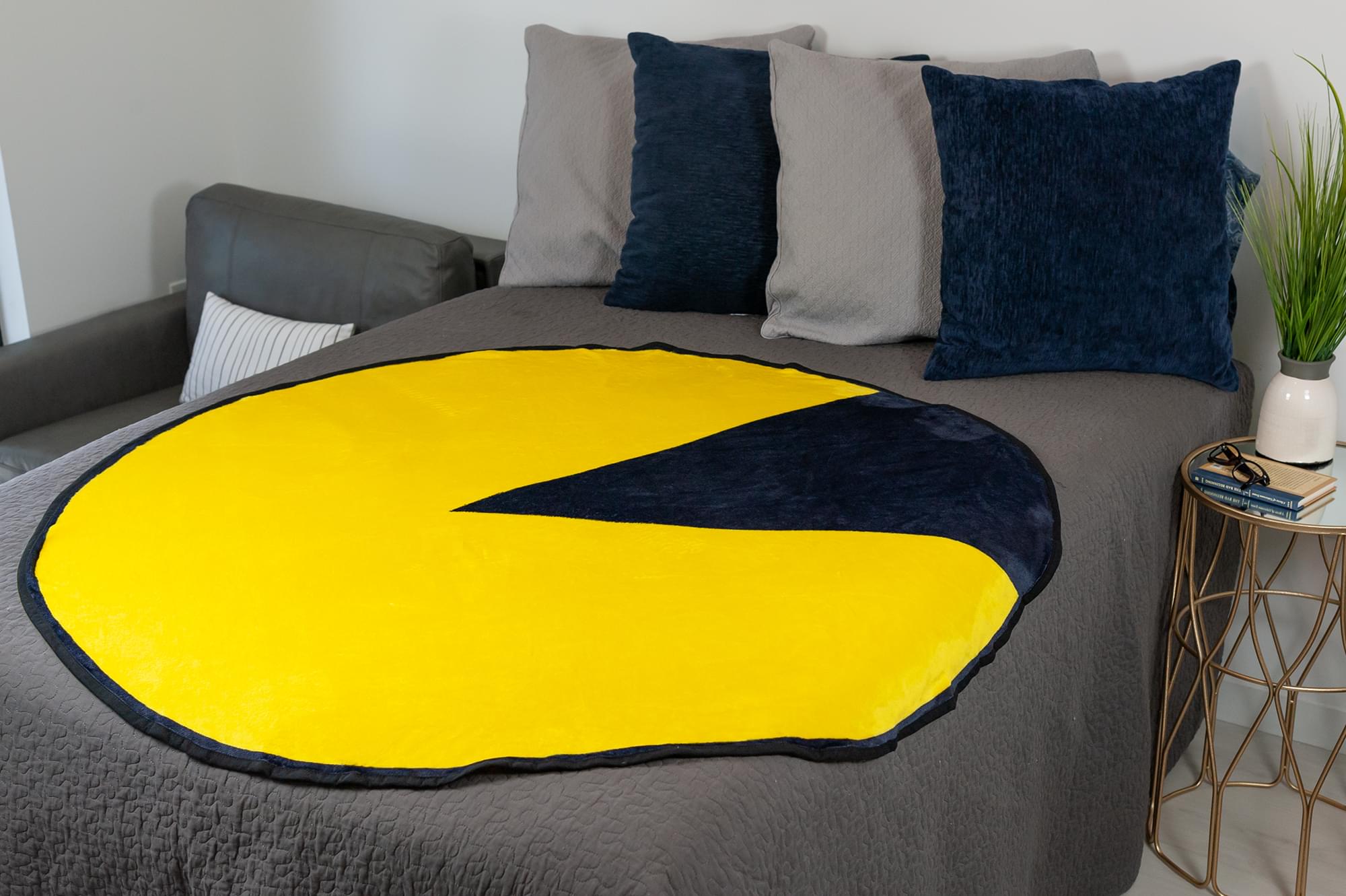 PAC-MAN Large Round Fleece Throw Blanket | 60-Inch Diameter