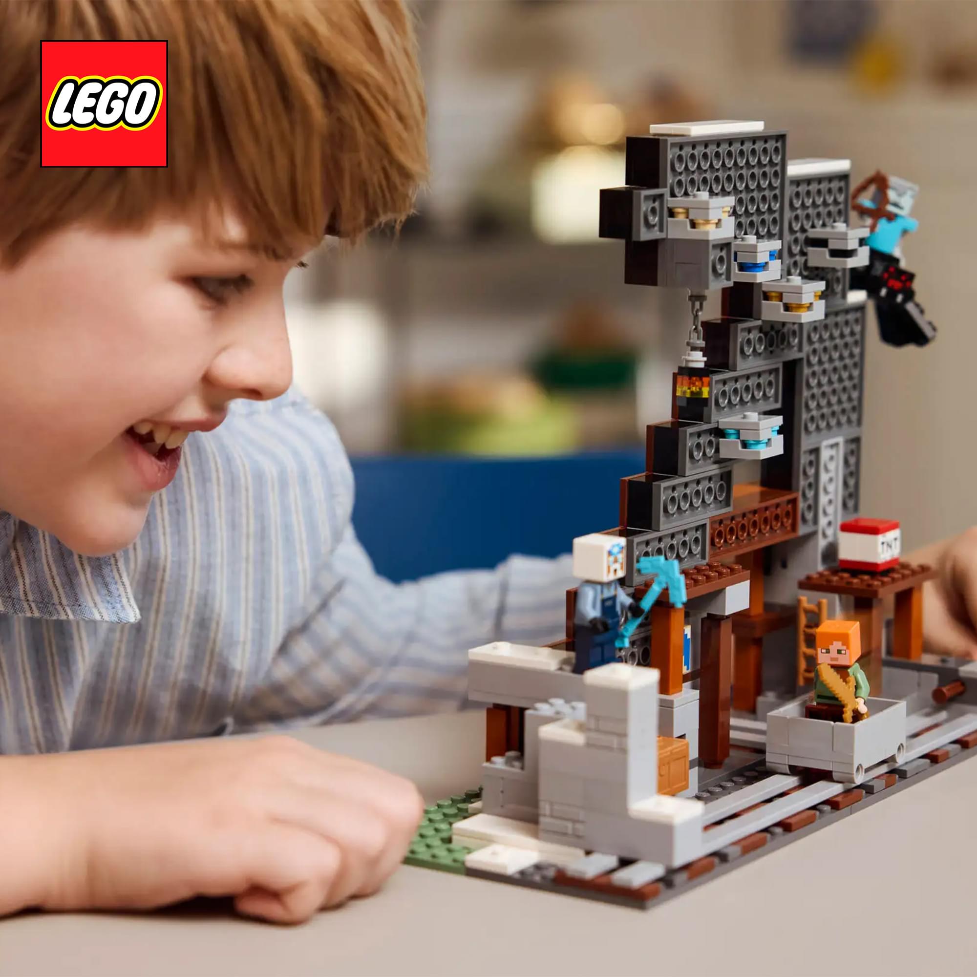 Minecraft LEGO 21277 The Pickaxe Mine 530-Piece Building Set