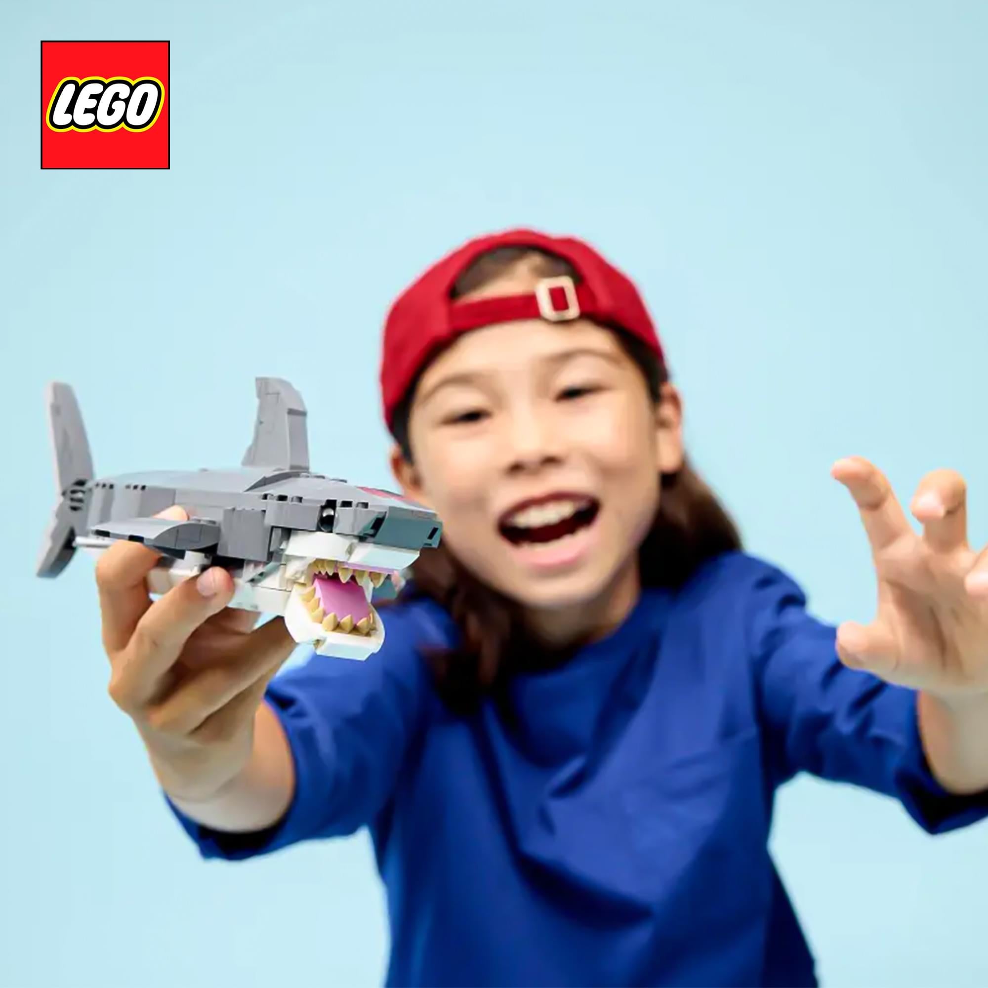 LEGO Creator 3 In 1 31381 Shark With Treasure Chest 379-Piece Building Set