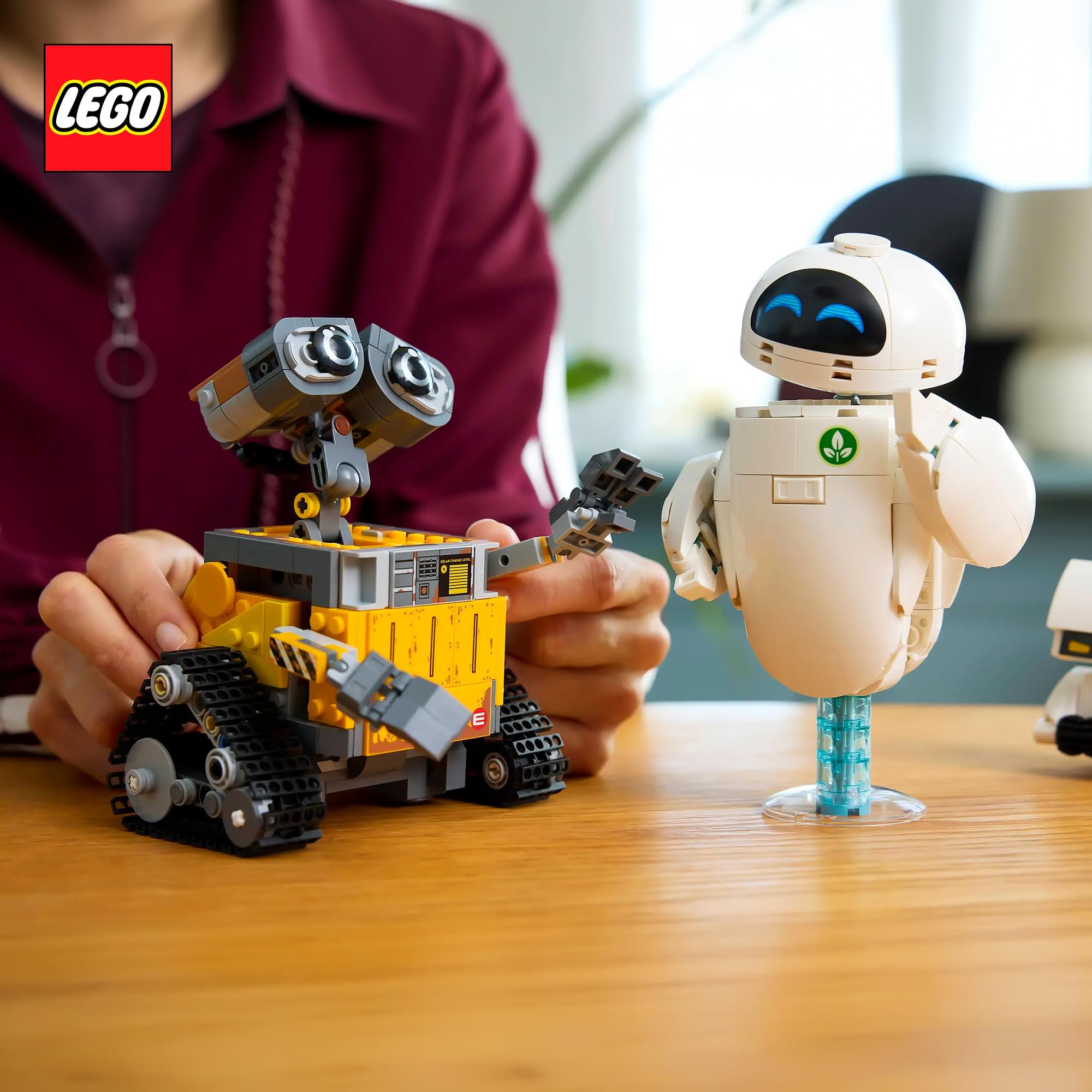 LEGO Disney/Pixar 43279 WALL-E and EVE 811-Piece Building Set