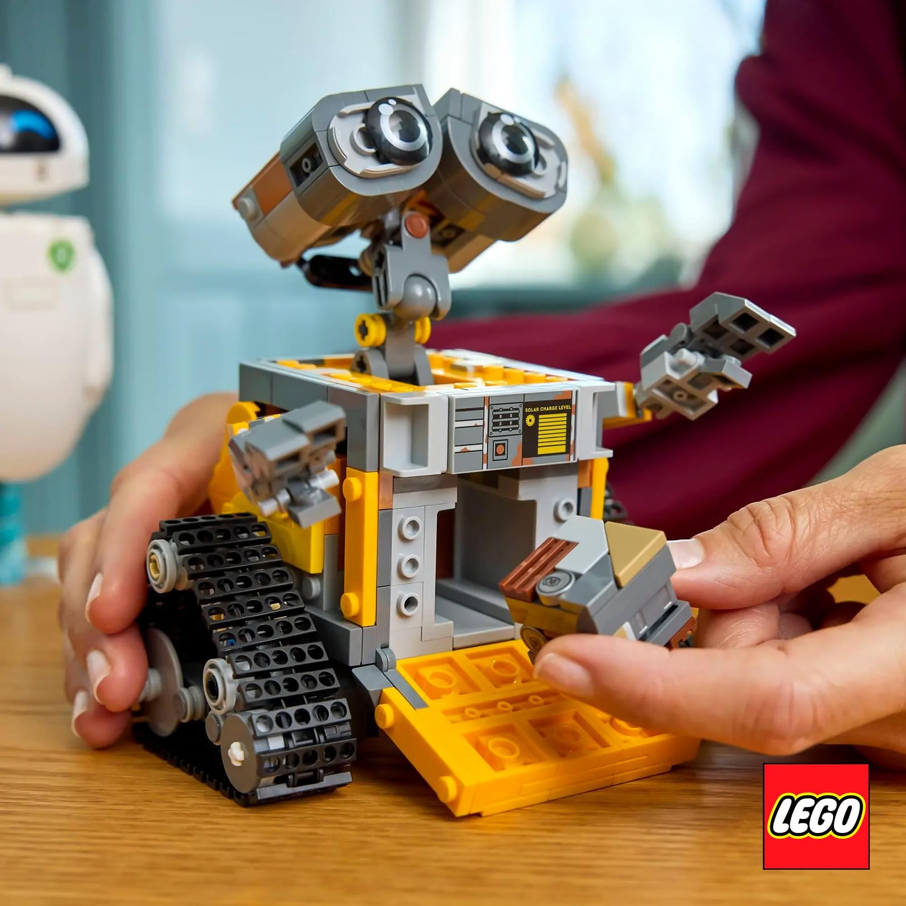 LEGO Disney/Pixar 43279 WALL-E and EVE 811-Piece Building Set