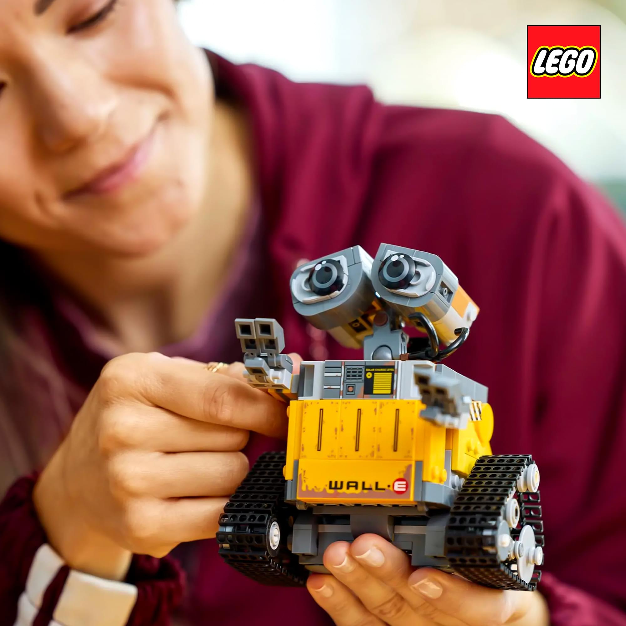LEGO Disney/Pixar 43279 WALL-E and EVE 811-Piece Building Set