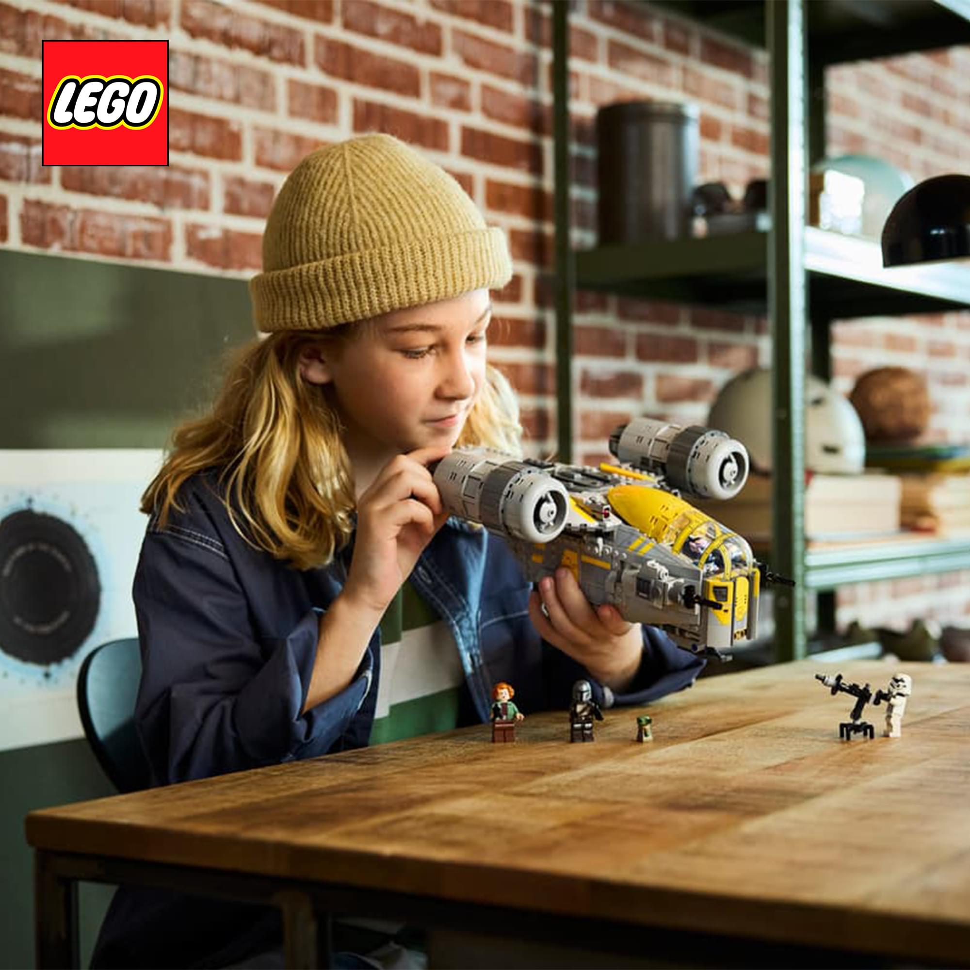 Star Wars LEGO 75447 The Razor Crest 930-Piece Building Set