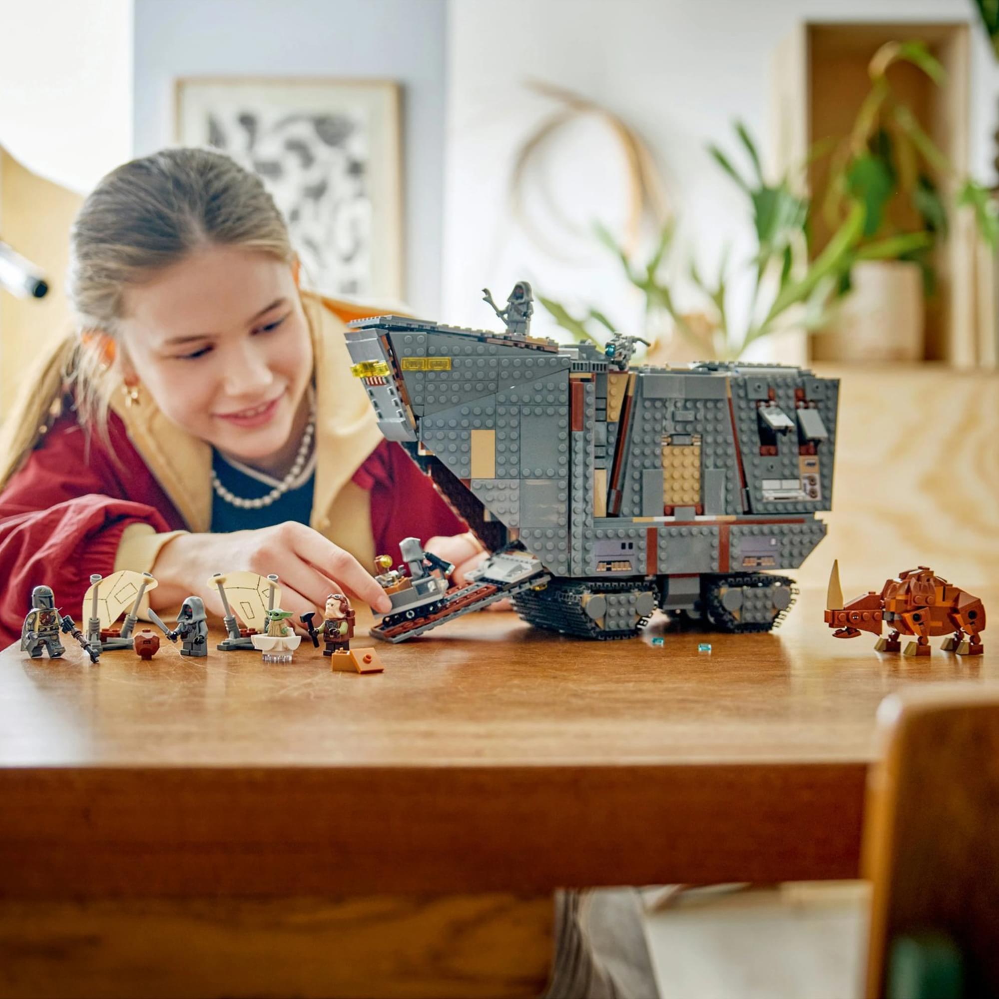 Star Wars LEGO 75453 Offworld Sandcrawler and Mudhorn 1683-Piece Building Set