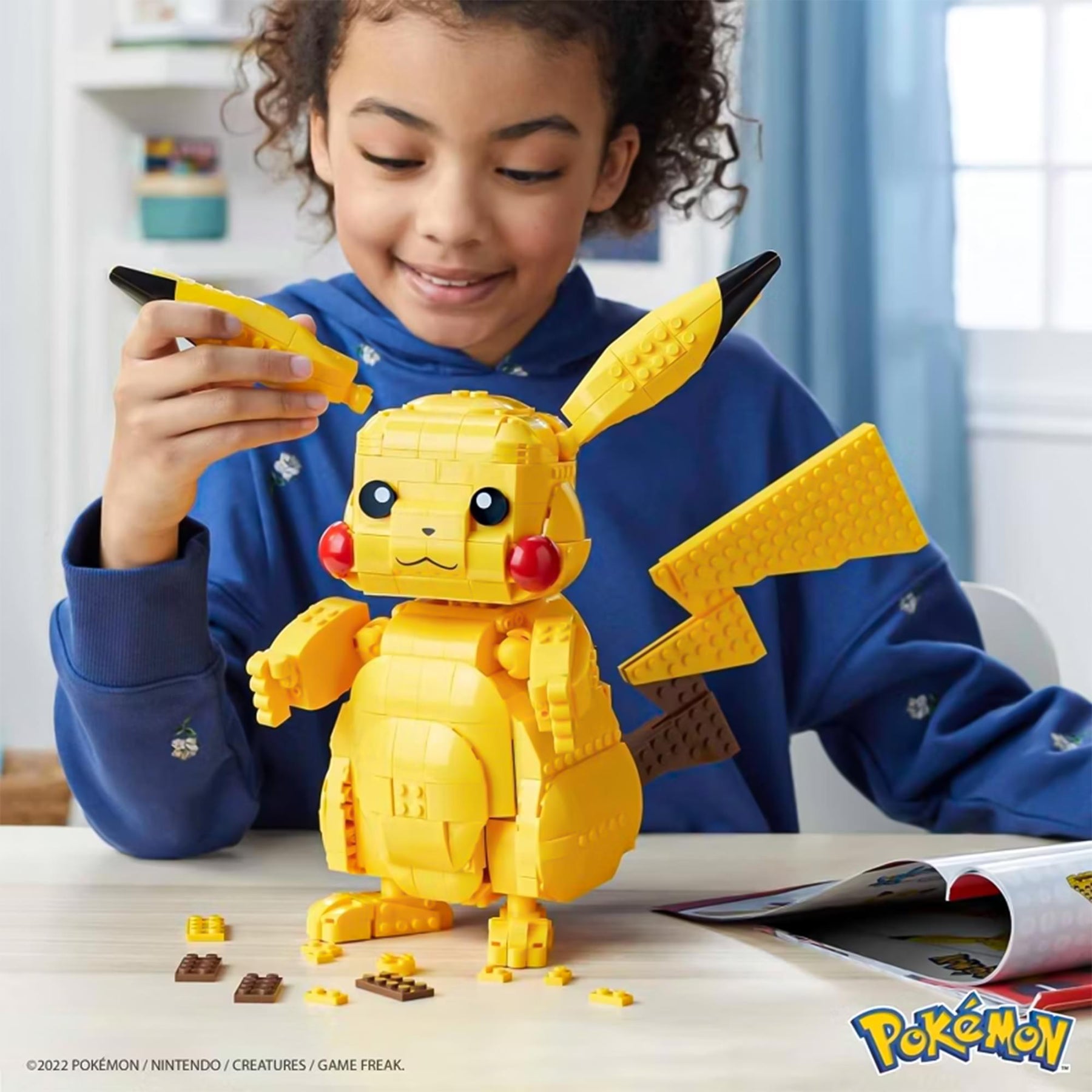 MEGA Construx Pokemon Jumbo Pikachu 825-Piece Building Set