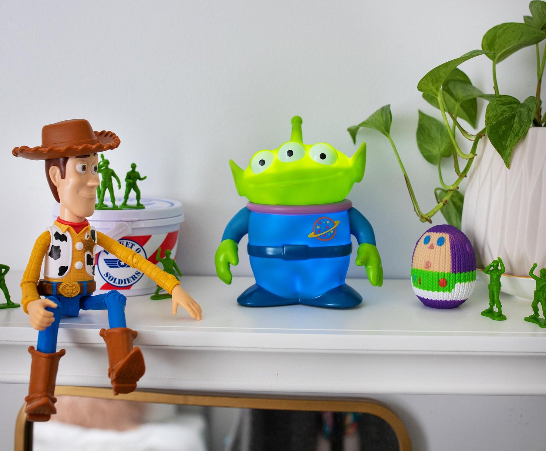 Disney Pixar Toy Story 4 Pizza Planet Alien Figural Mood Light | 6 Inches Tall