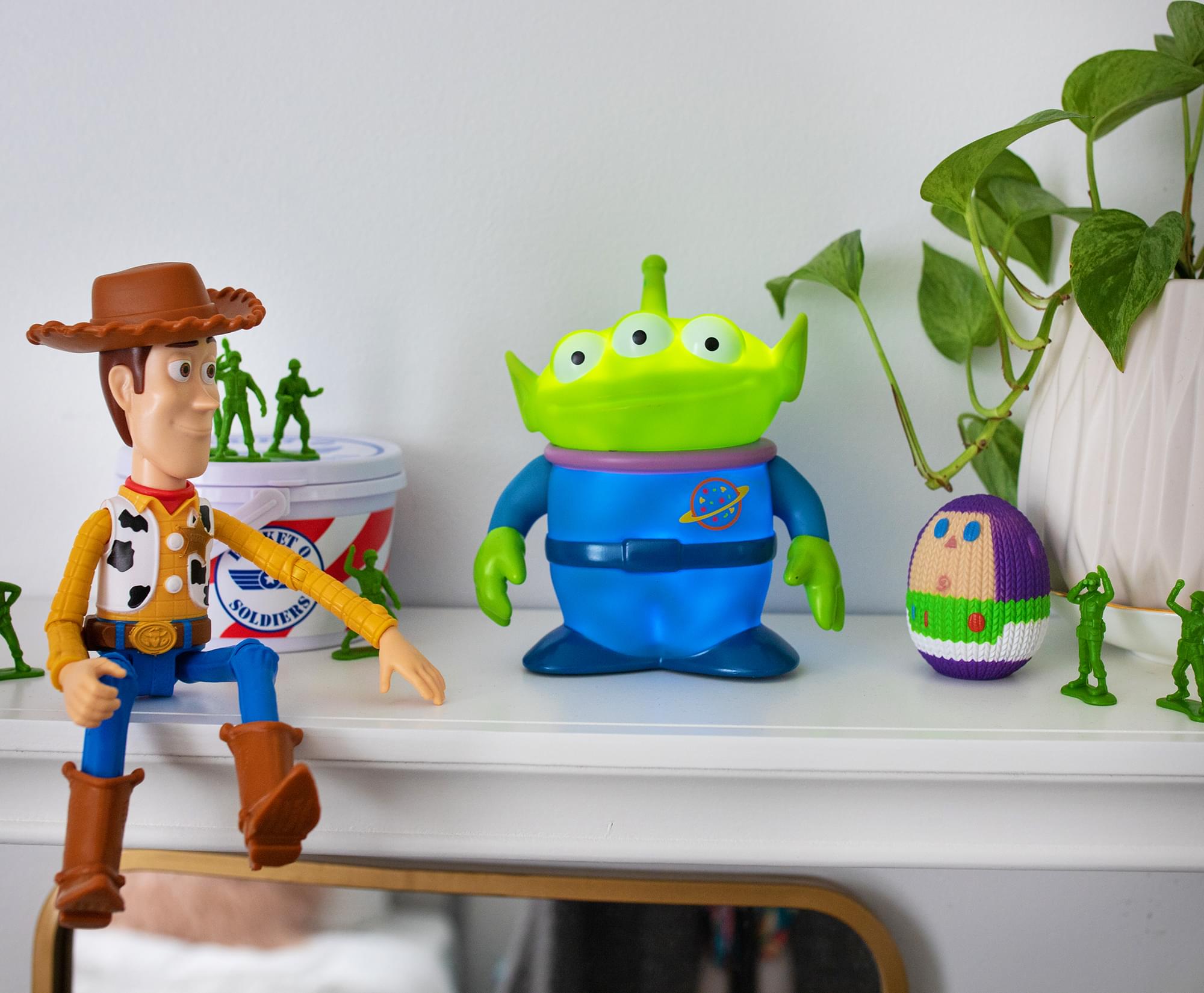 Disney Pixar Toy Story 4 Pizza Planet Alien Figural Mood Light | 6 Inches Tall