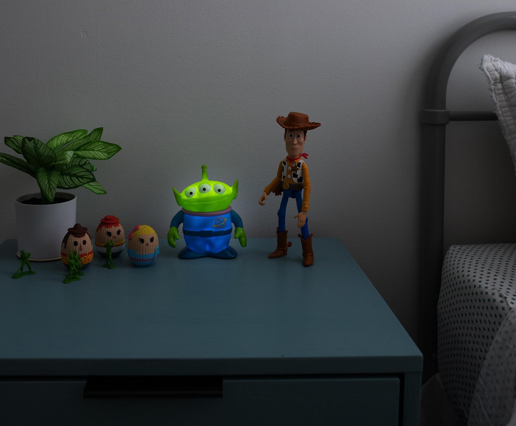 Disney Pixar Toy Story 4 Pizza Planet Alien Figural Mood Light | 6 Inches Tall