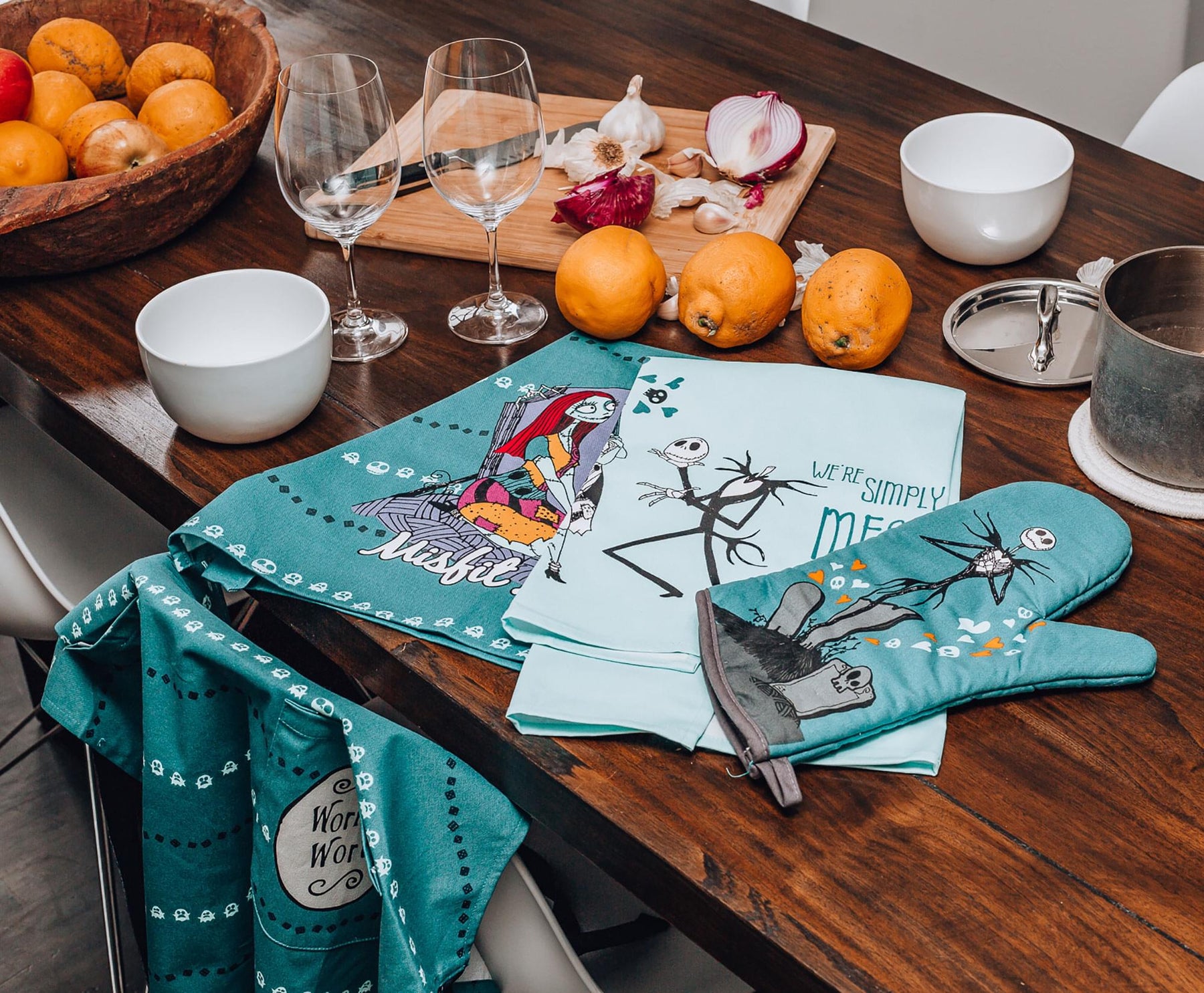 Nightmare Before Christmas Kitchen Set | Apron | Mitt | Pot Holders | Towels