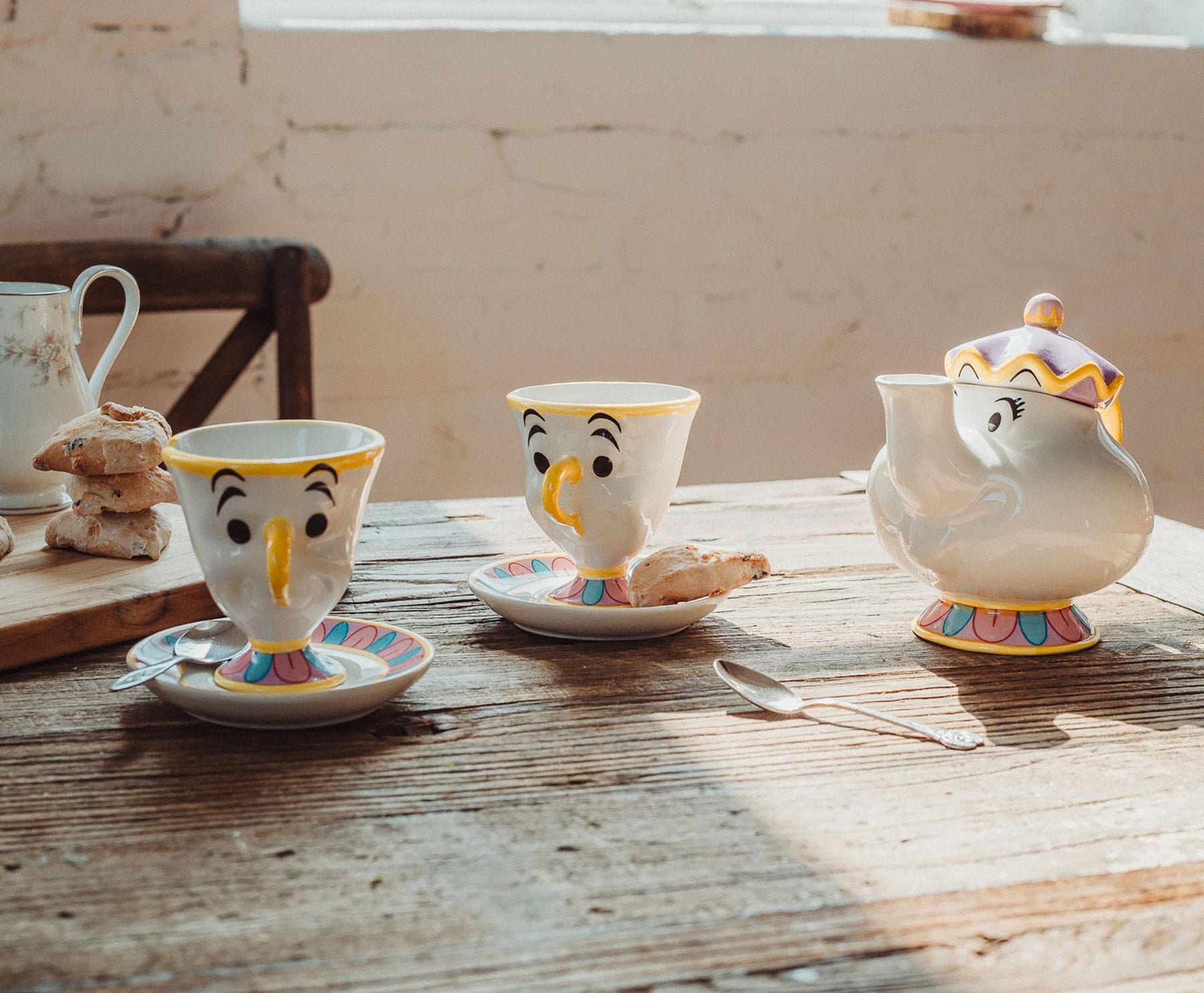 Disney Beauty and the Beast Mrs. Potts Teapot Set With 2 Chip Cups and Saucers