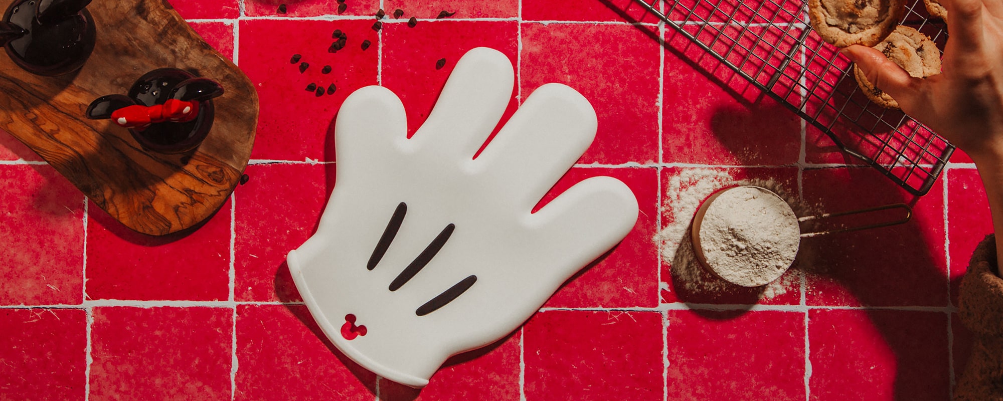 mickey mouse oven mitt