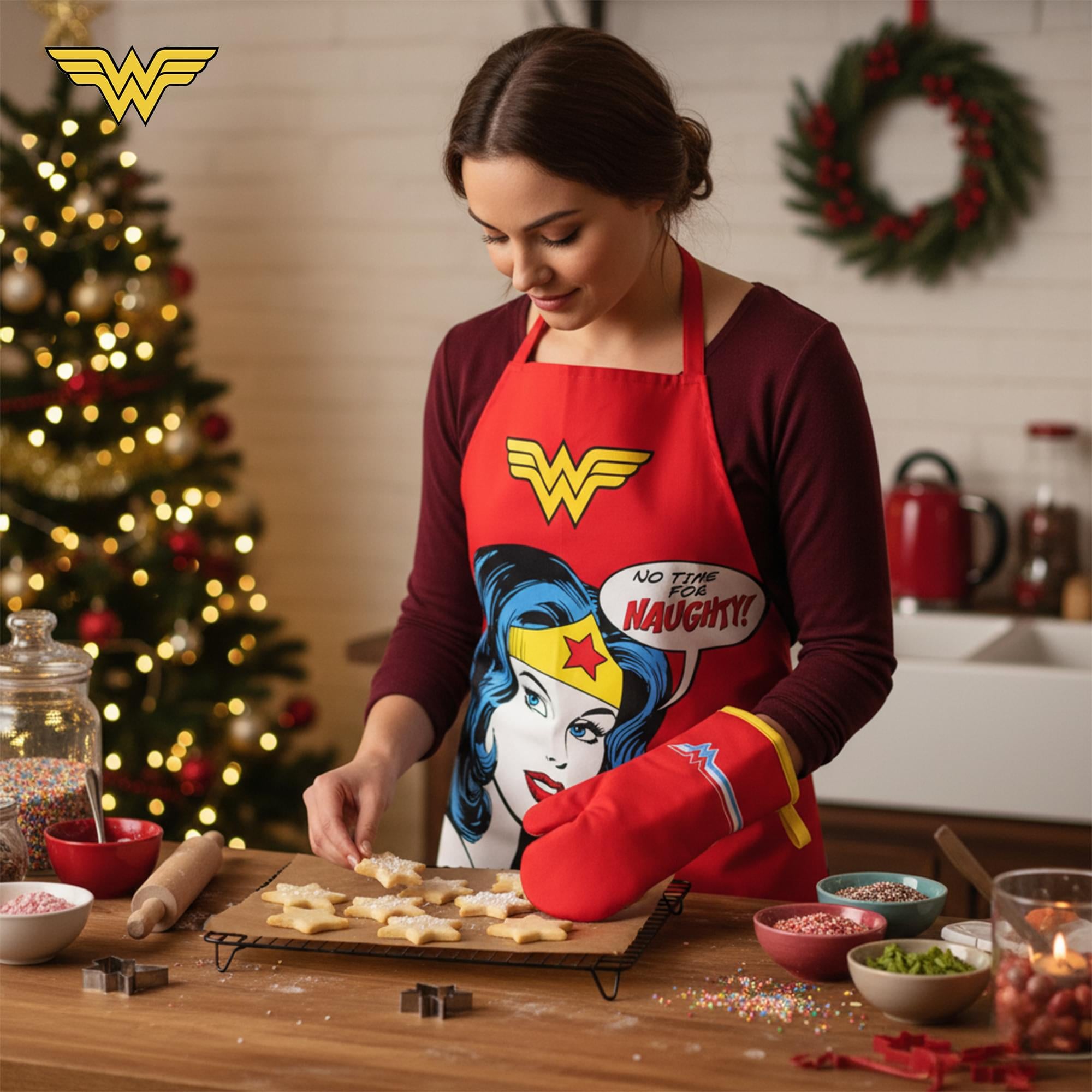 DC Comics Wonder Woman Apron and Oven Mitt Set