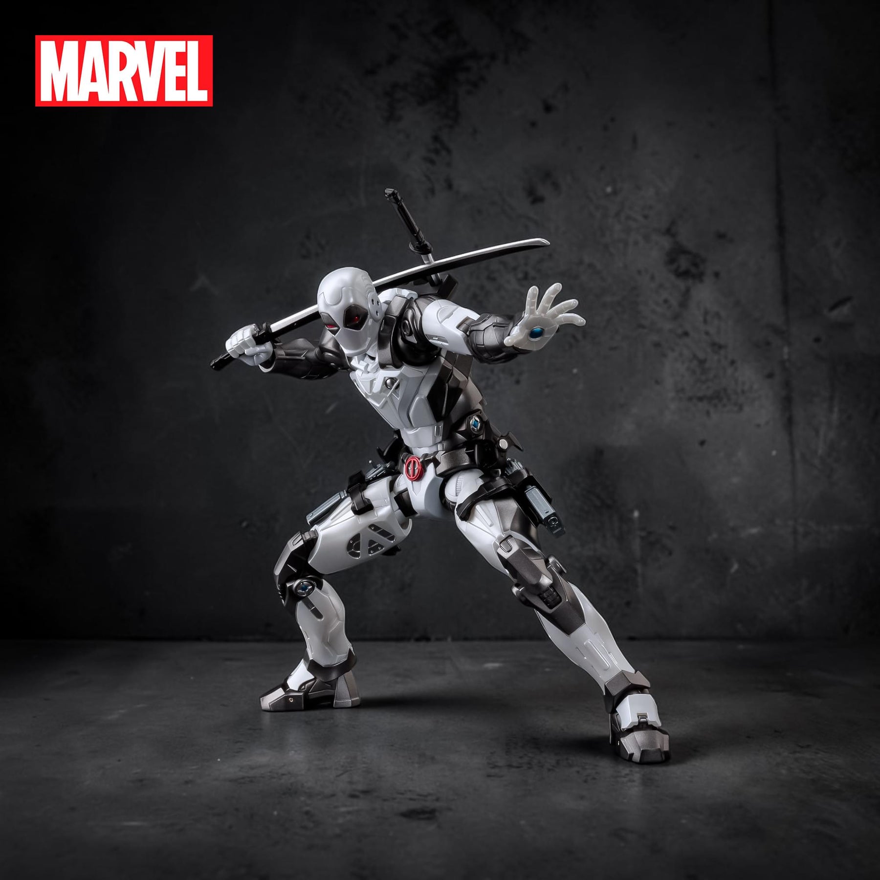 Marvel Fighting Armor 6.5-Inch Action Figure | Deadpool (X-Force Ver.)