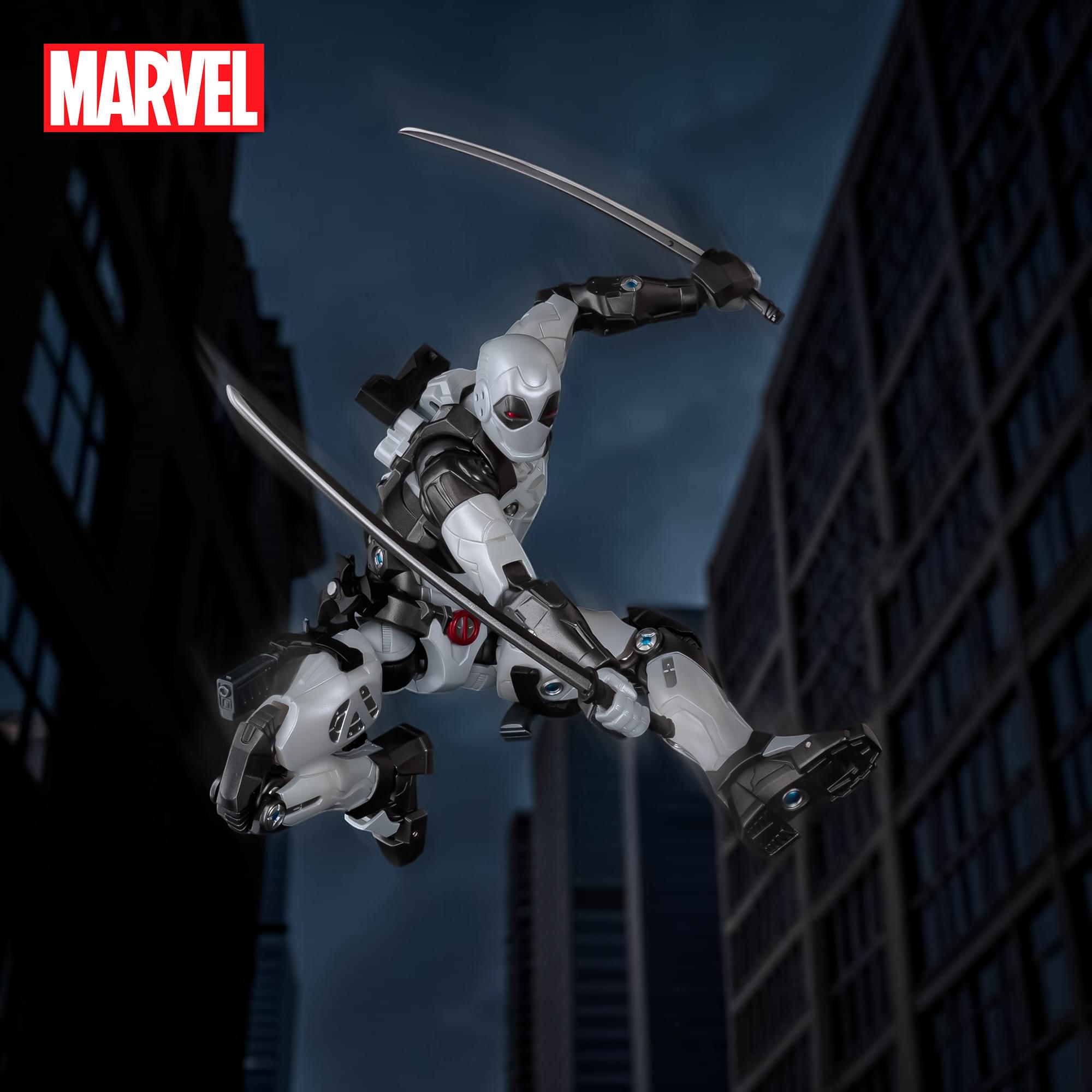 Marvel Fighting Armor 6.5-Inch Action Figure | Deadpool (X-Force Ver.)