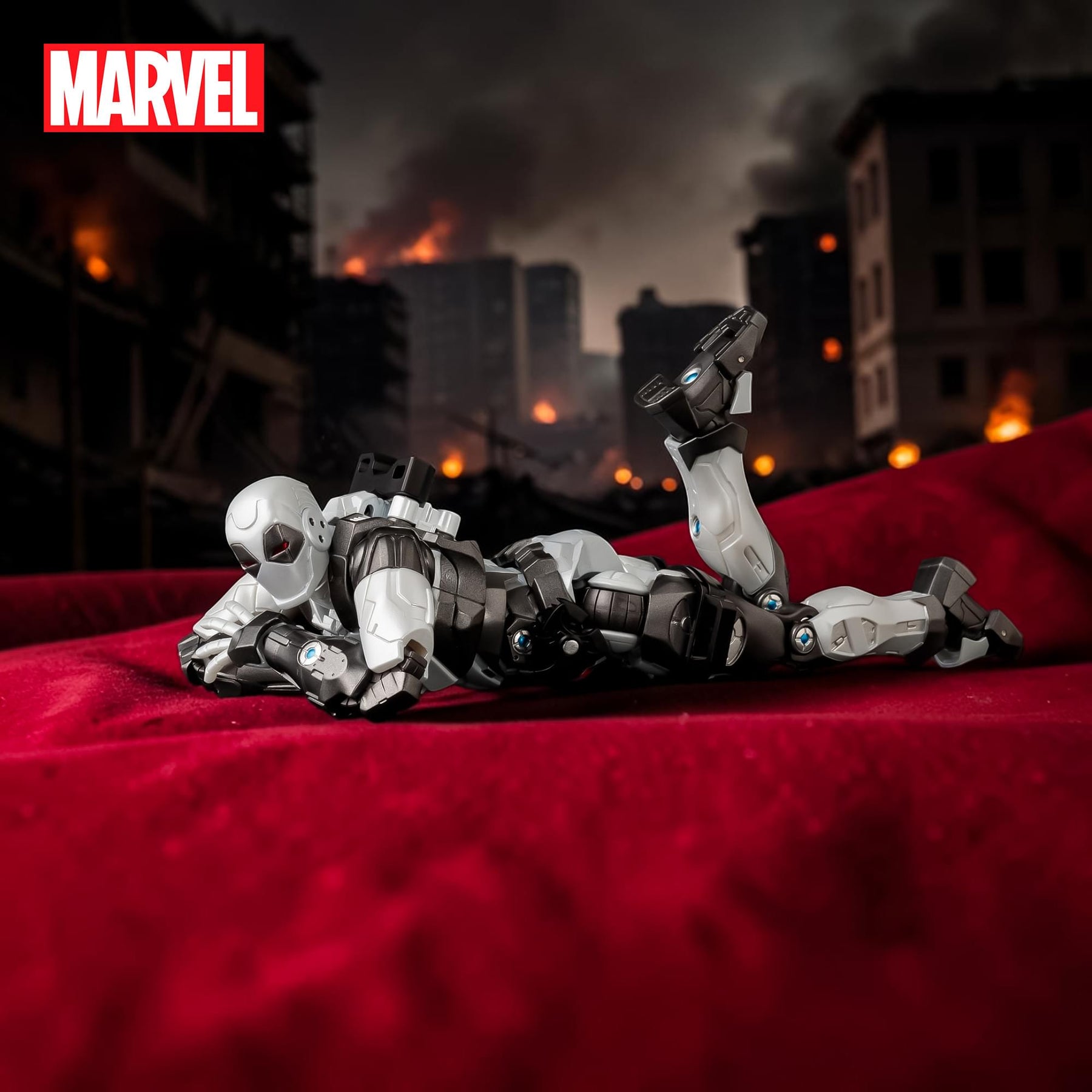 Marvel Fighting Armor 6.5-Inch Action Figure | Deadpool (X-Force Ver.)