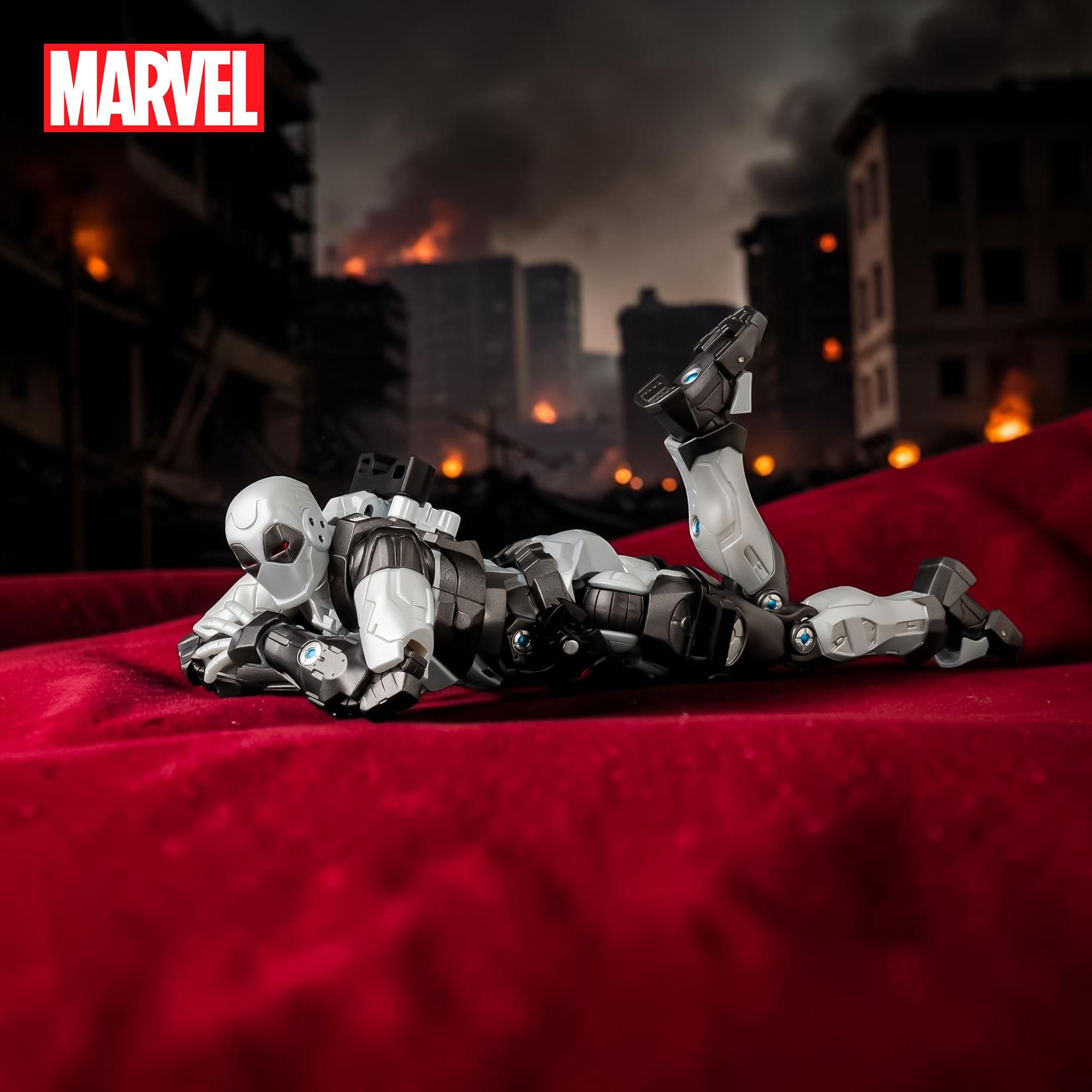 Marvel Fighting Armor 6.5-Inch Action Figure | Deadpool (X-Force Ver.)