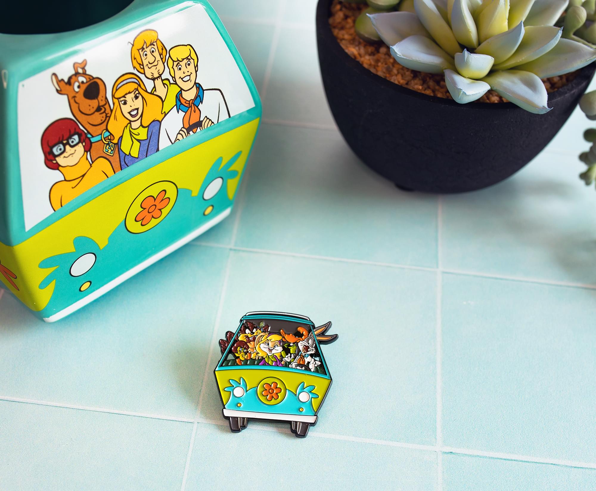 Warner Bros. 100 Looney Tunes x Mystery Machine Enamel Pin