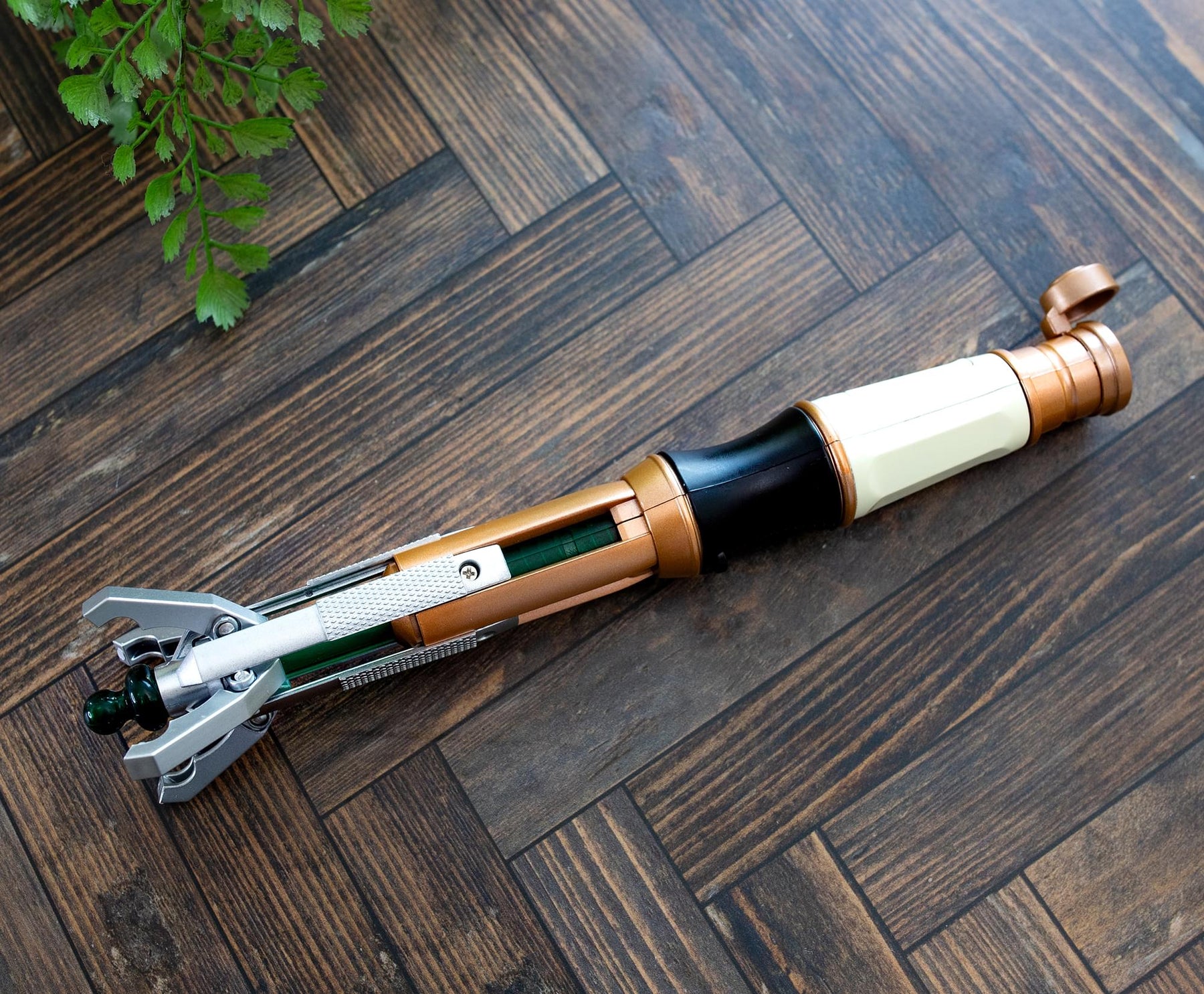 Doctor Who 11th Doctor Electronic Sonic Screwdriver Prop | Toynk Exclusive