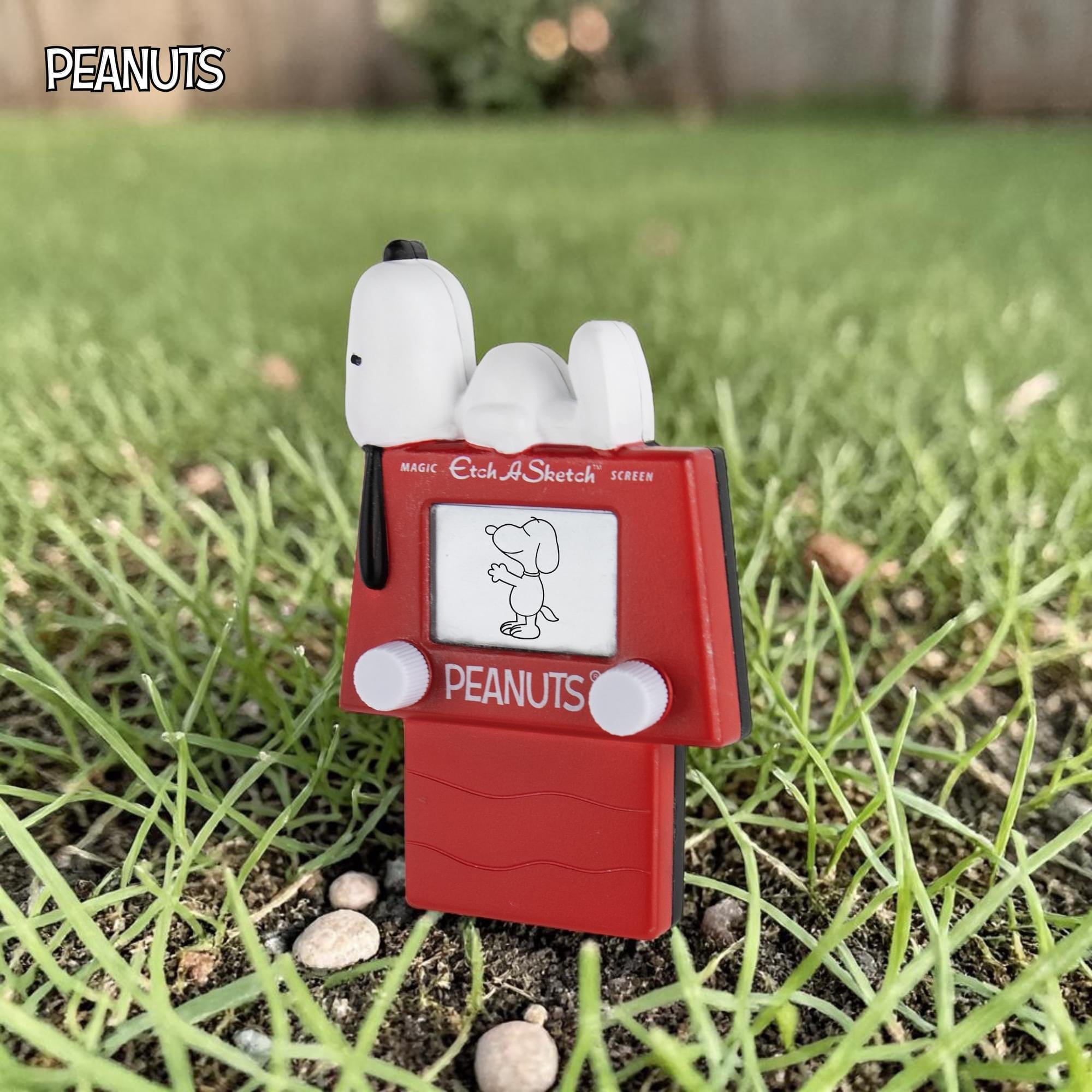 World's Smallest Peanuts Snoopy Etch A Sketch