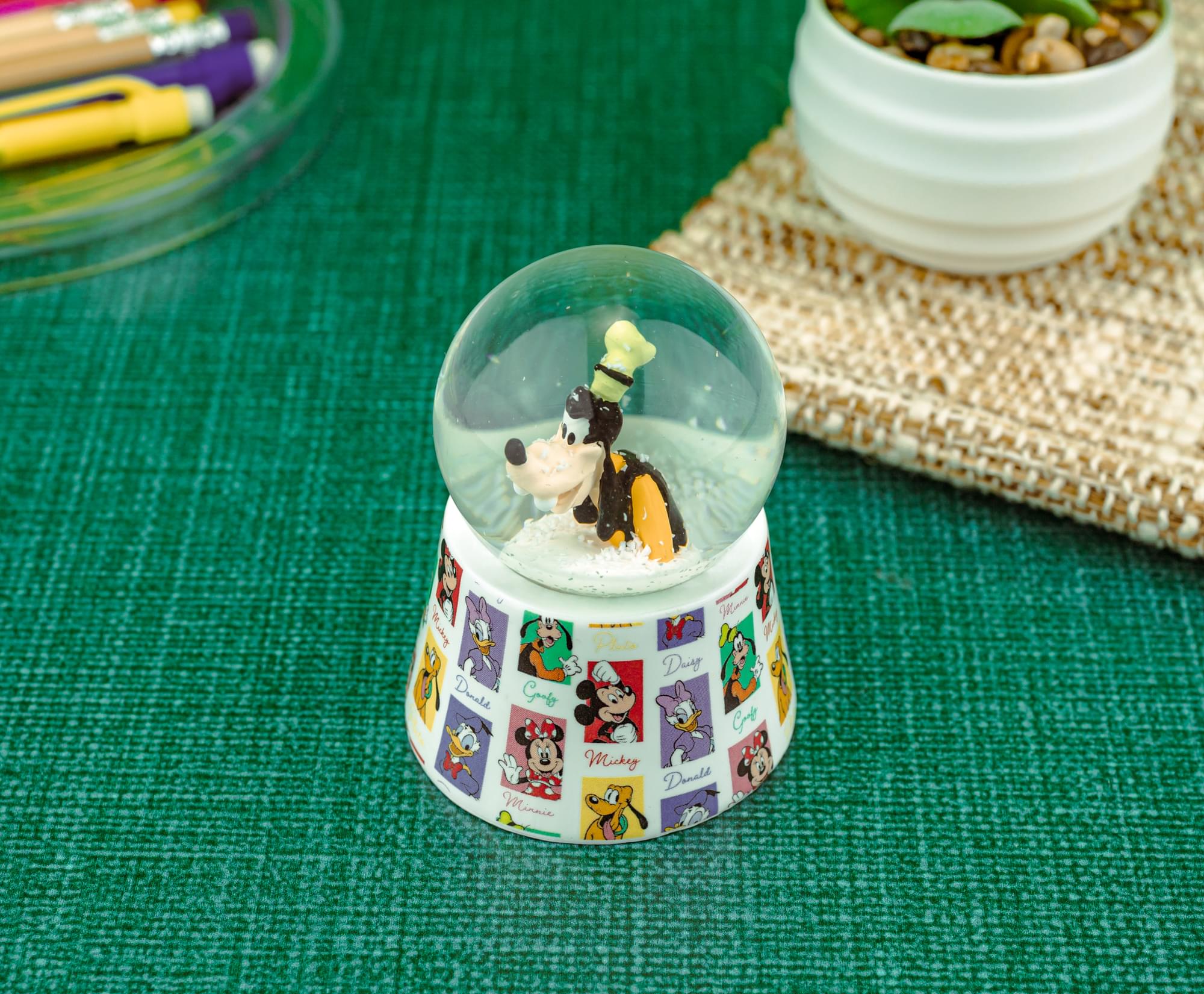 Disney Goofy 3-Inch Mini Light-Up Snow Globe