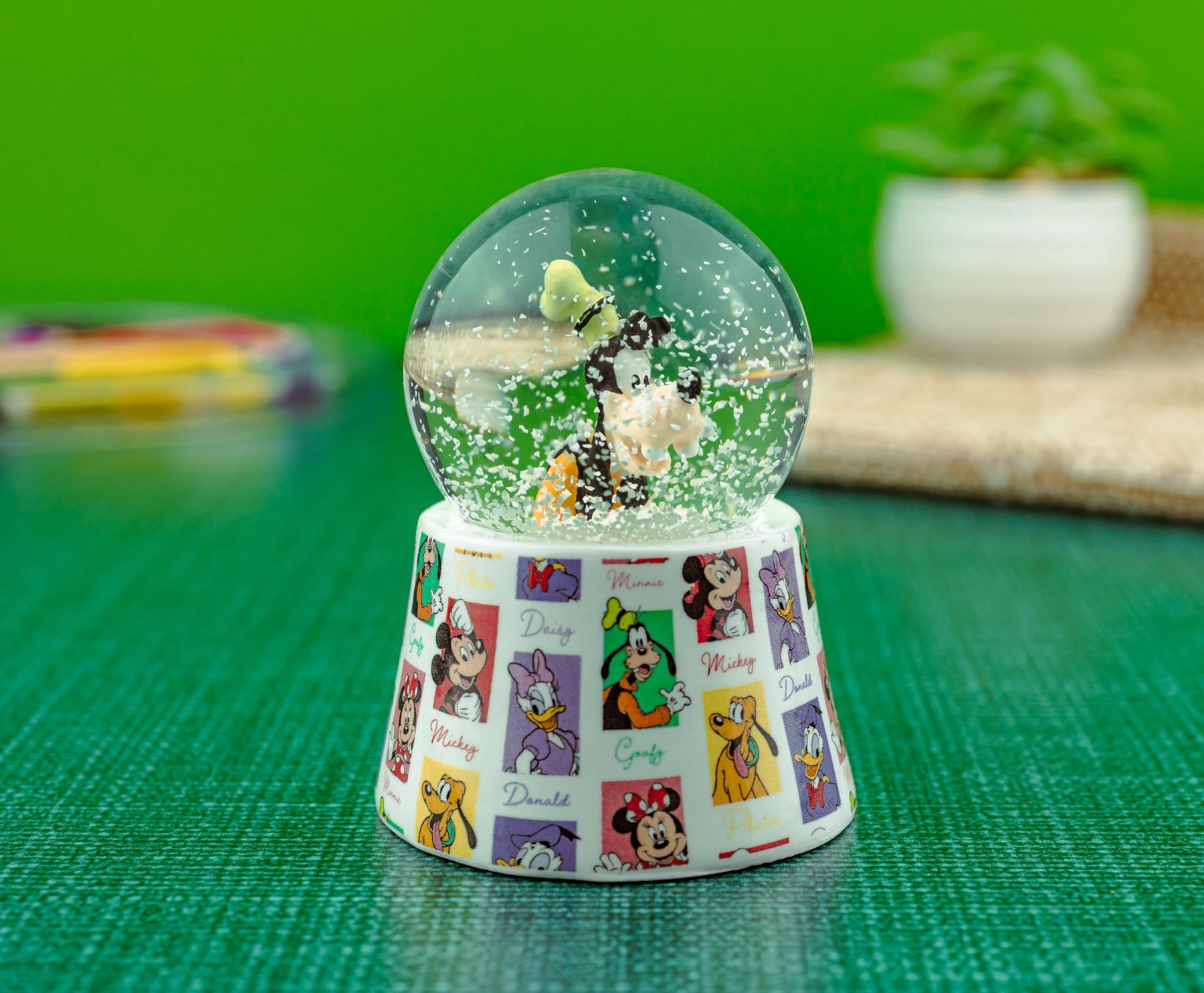 Disney Goofy 3-Inch Mini Light-Up Snow Globe