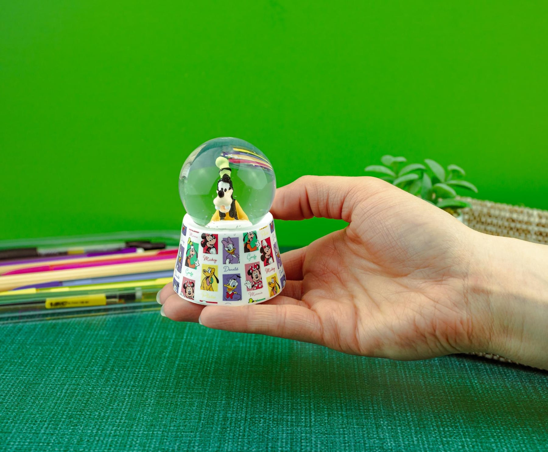 Disney Goofy 3-Inch Mini Light-Up Snow Globe