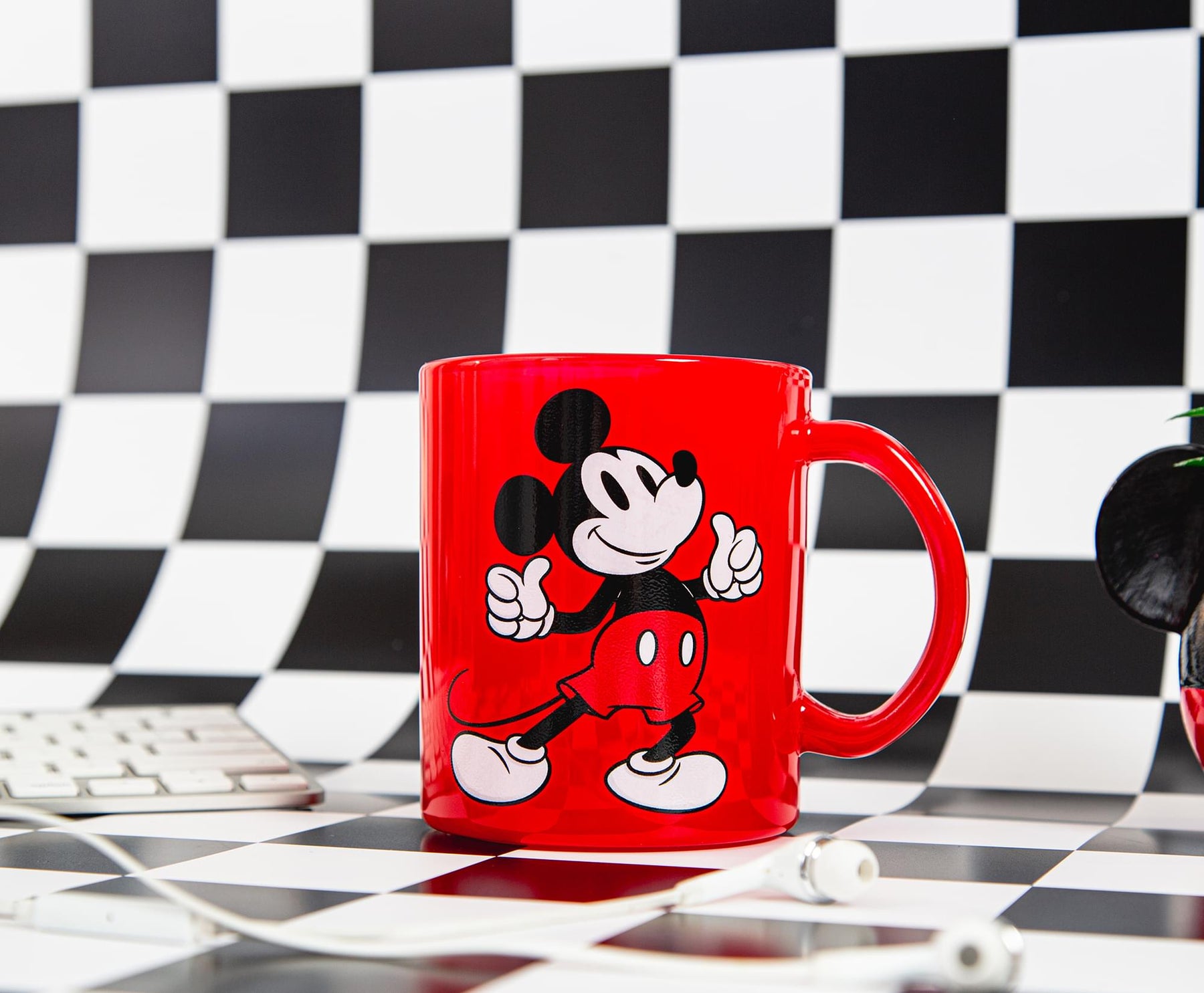 Disney Mickey Mouse Thumbs Up 17.5 oz Glass Mug