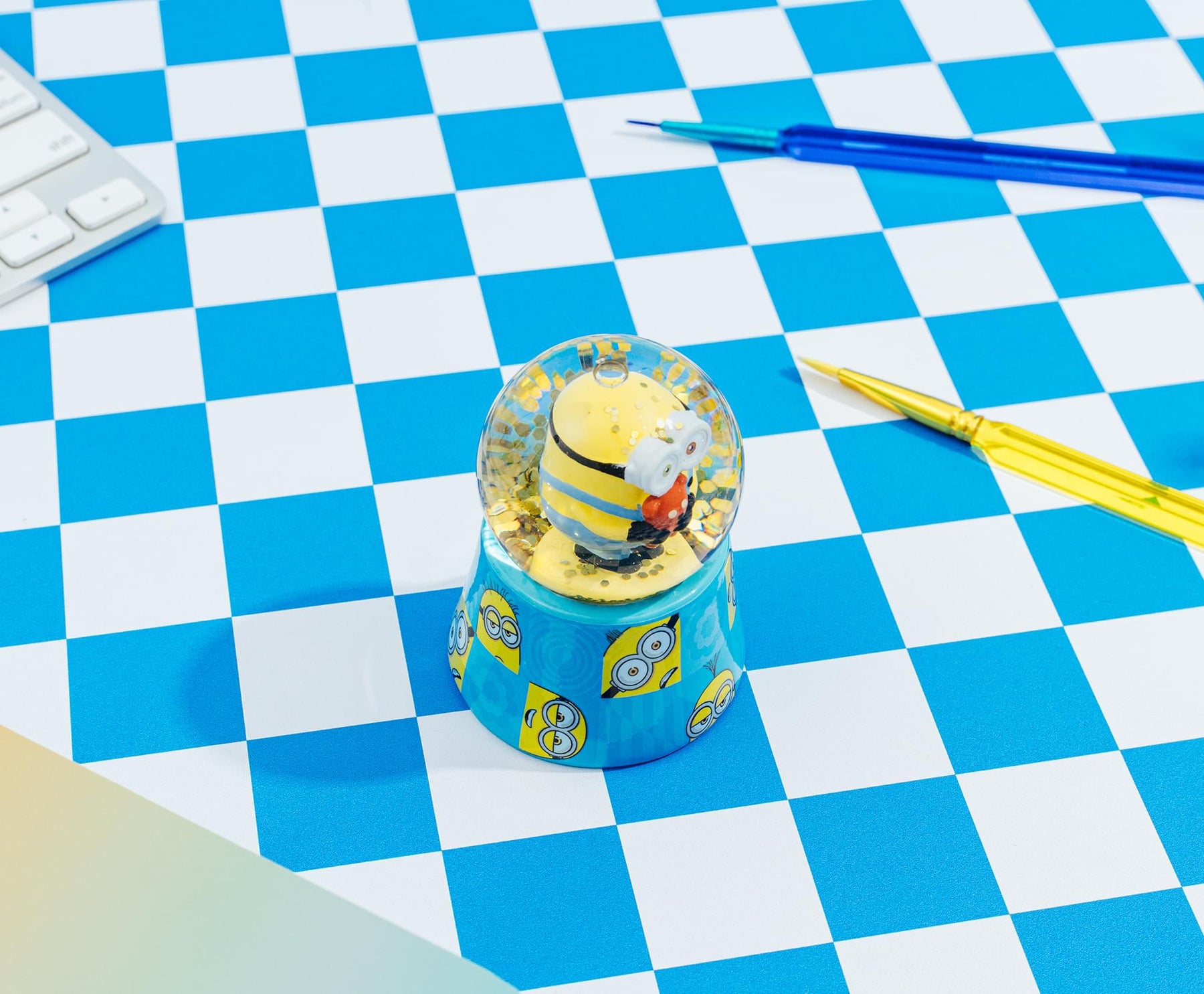 Despicable Me Bob The Minion 3-Inch Mini Light-Up Snow Globe