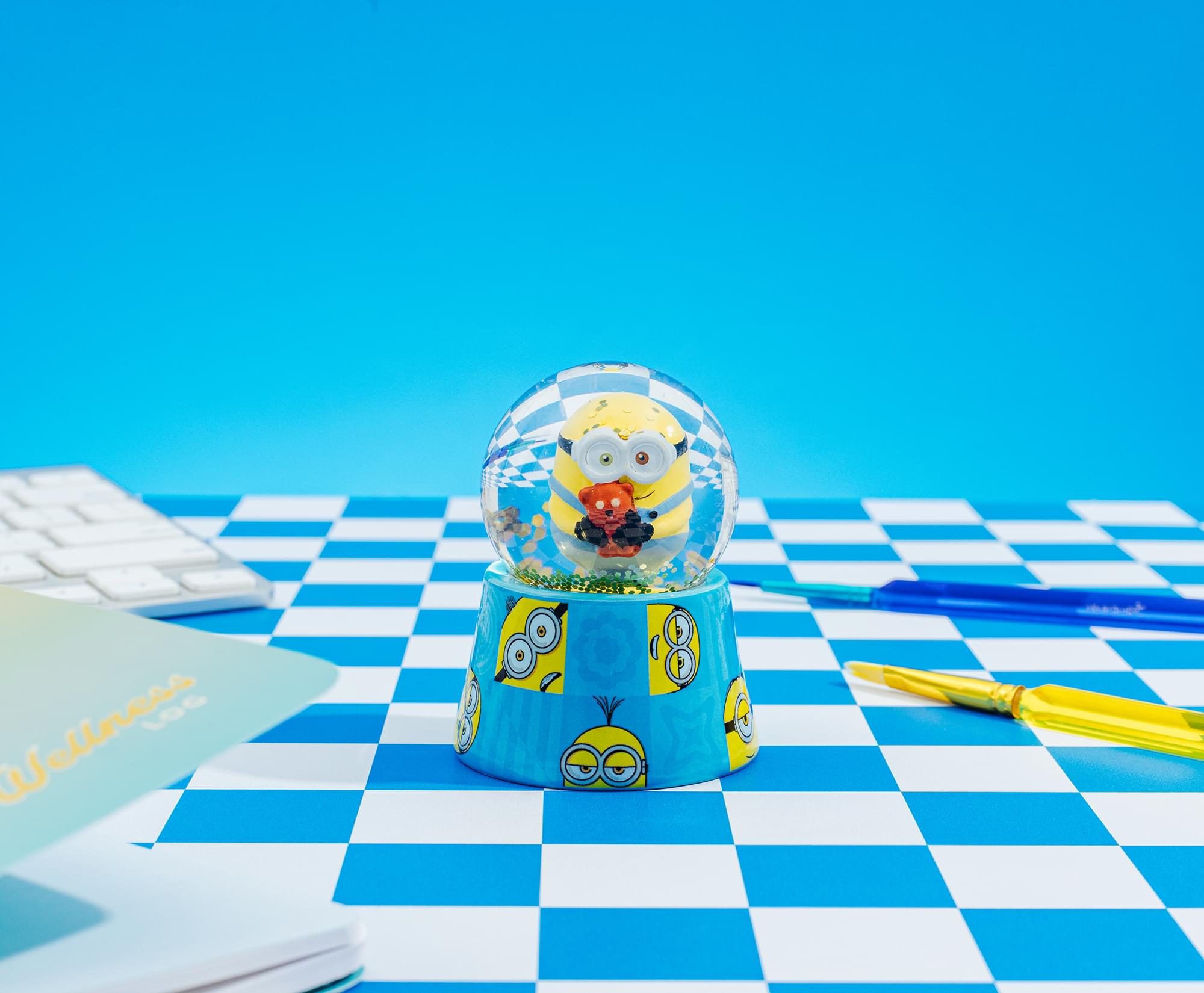 Despicable Me Bob The Minion 3-Inch Mini Light-Up Snow Globe