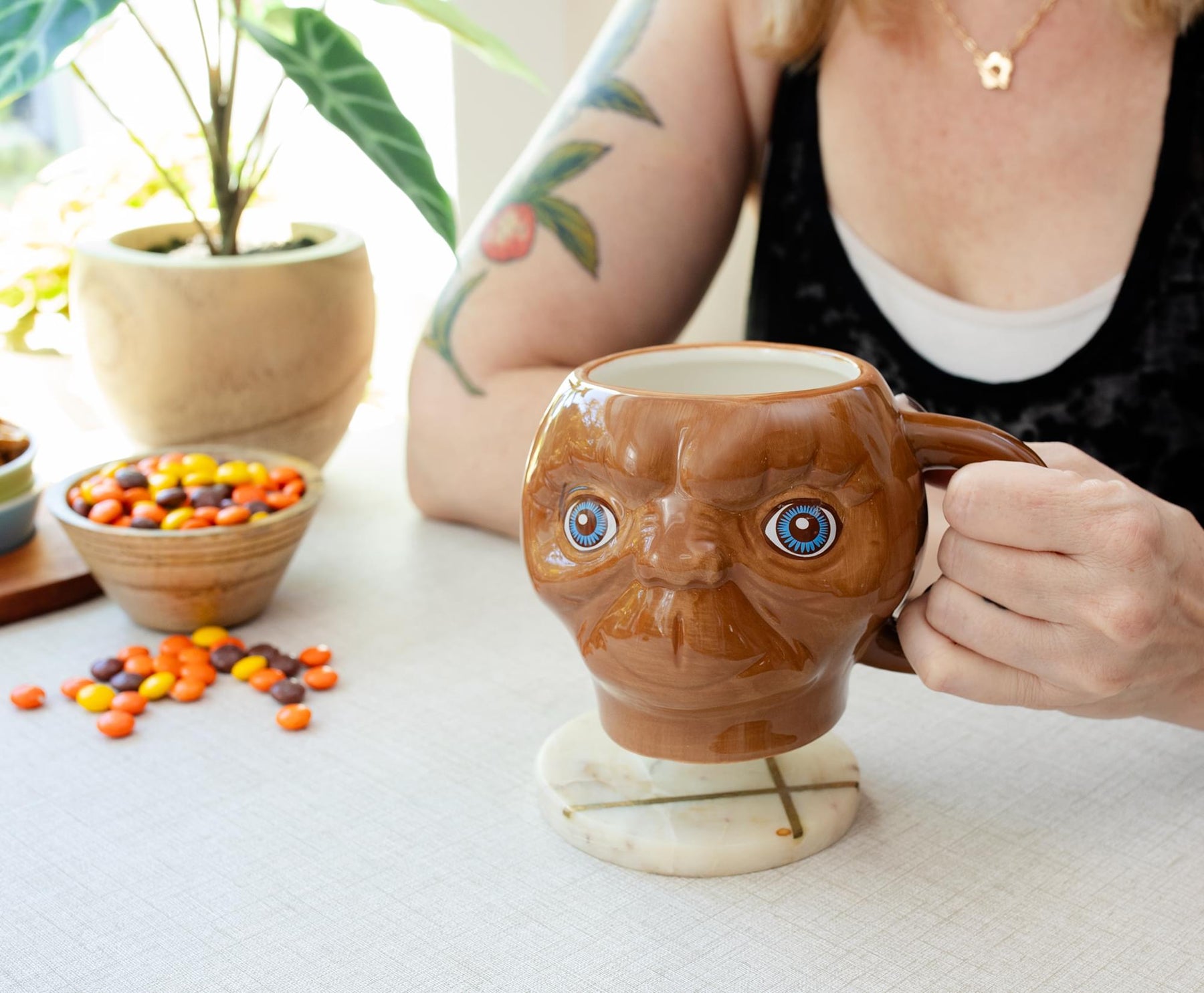 E.T. The Extra-Terrestrial Face 3D Sculpted Ceramic Mug | Holds 20 Ounces