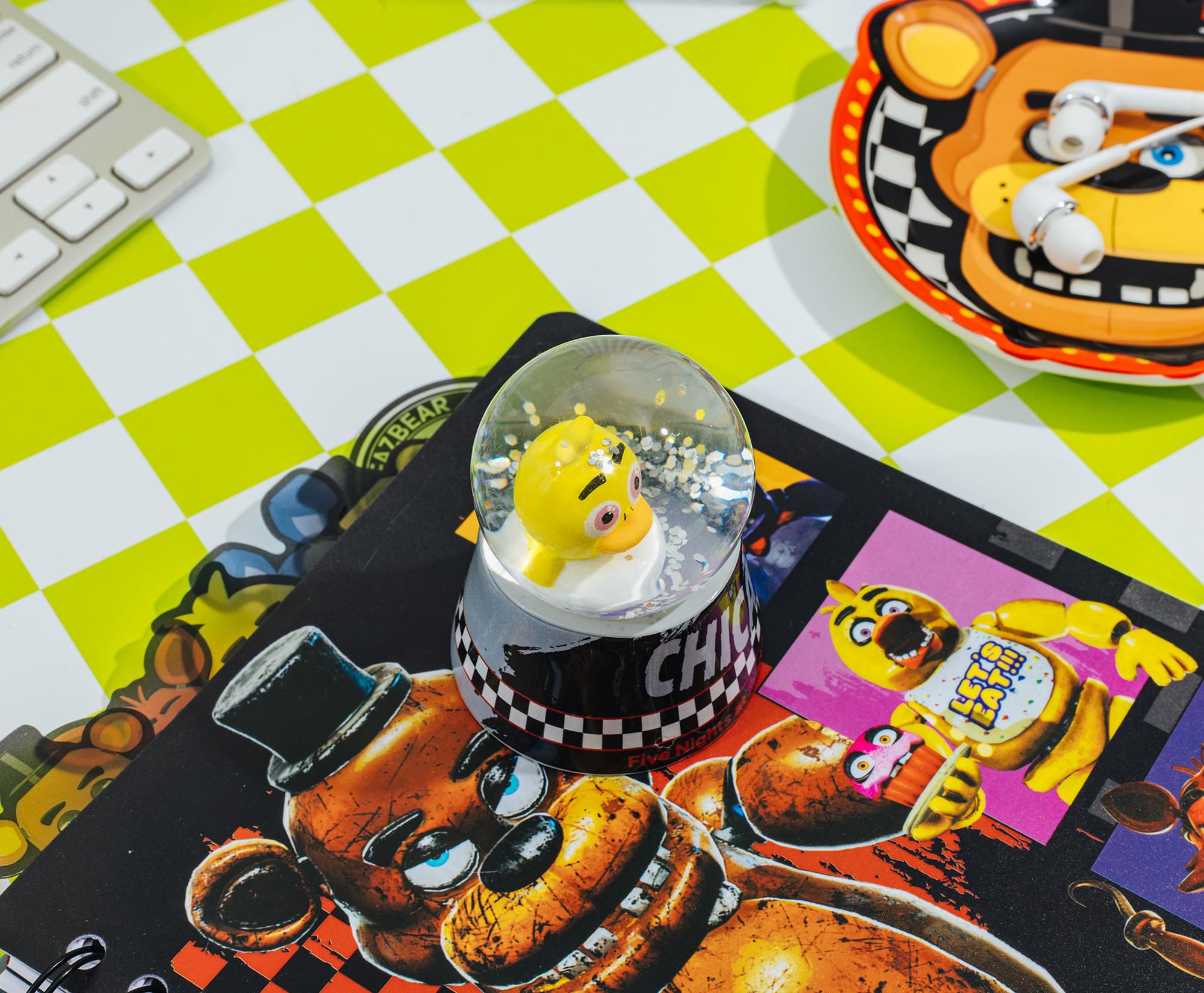 Five Nights At Freddy's Chica 3-Inch Mini Light-Up Snow Globe