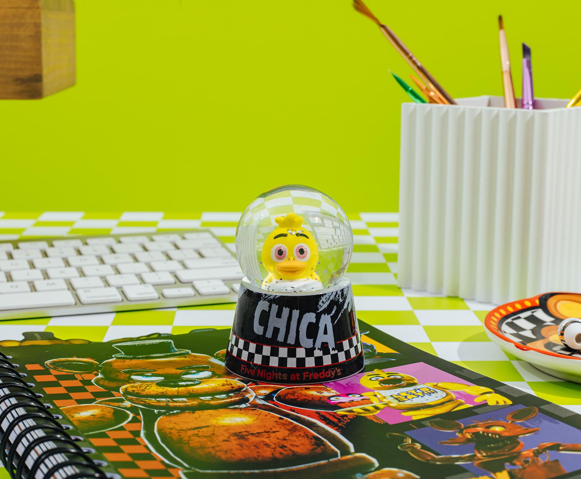 Five Nights At Freddy's Chica 3-Inch Mini Light-Up Snow Globe