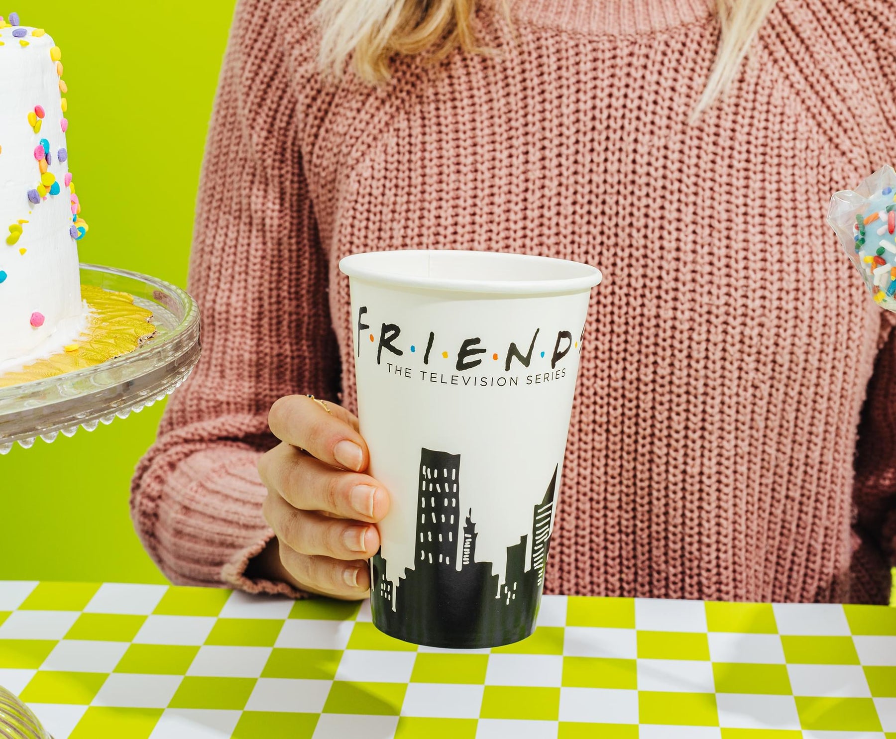 Friends New York City Skyline 60-Piece Party Tableware Set