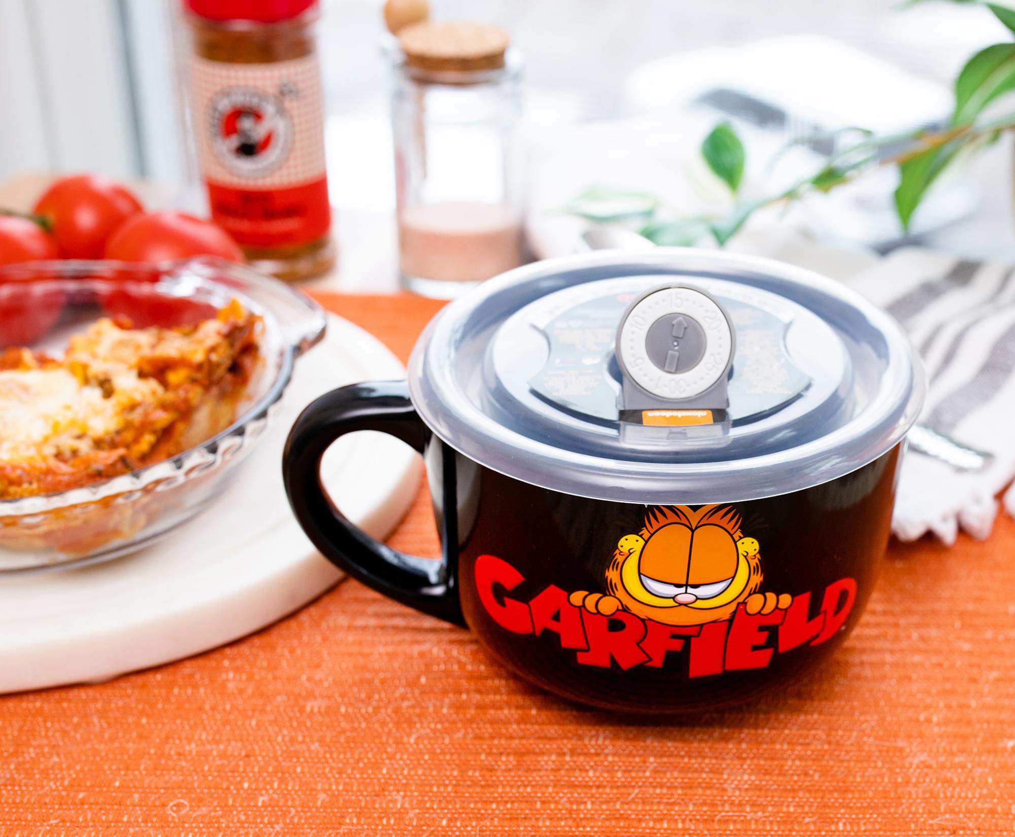 Garfield Ceramic Soup Mug With Vented Lid | Holds 24 Ounces
